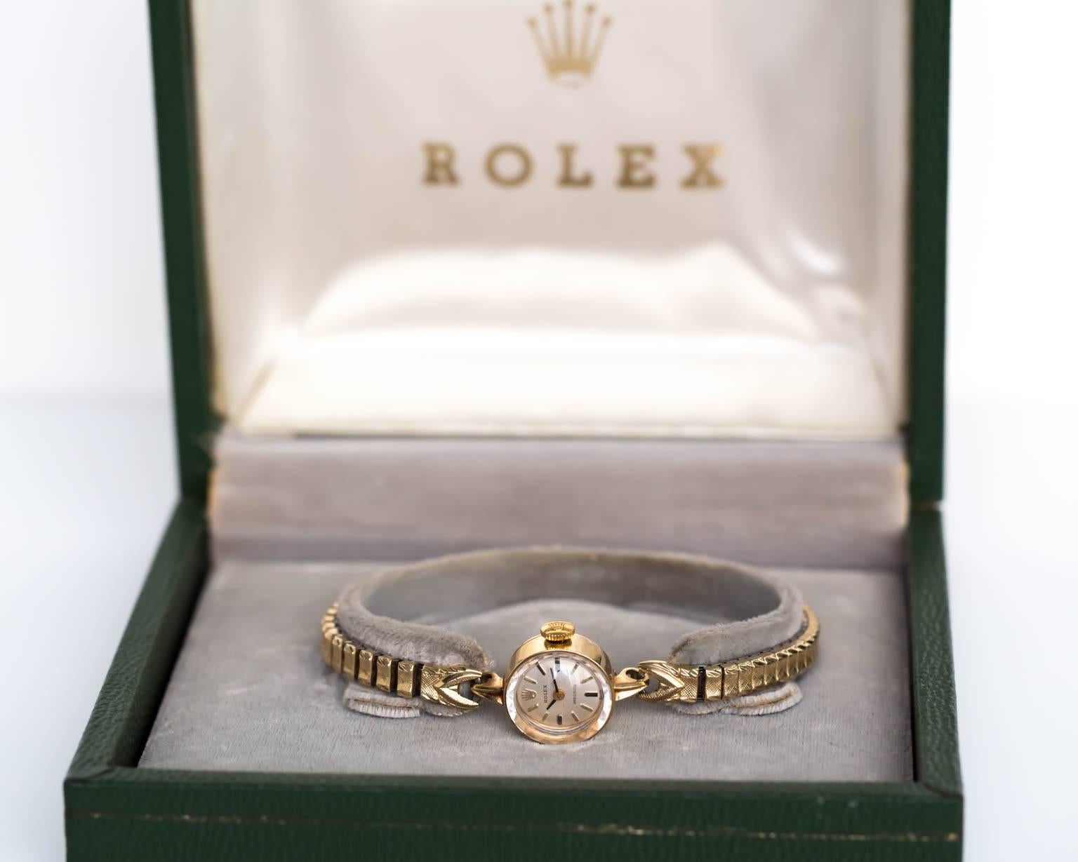 1940s Gold Women's Manual Wind Rolex Watch  In Excellent Condition In Atlanta, GA