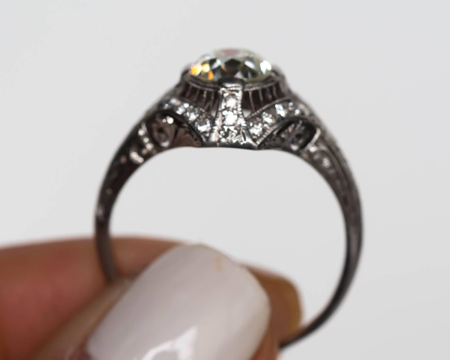 1910s Art Deco GIA Certified 1.01 Carat Diamond Platinum Engagement Ring 1
