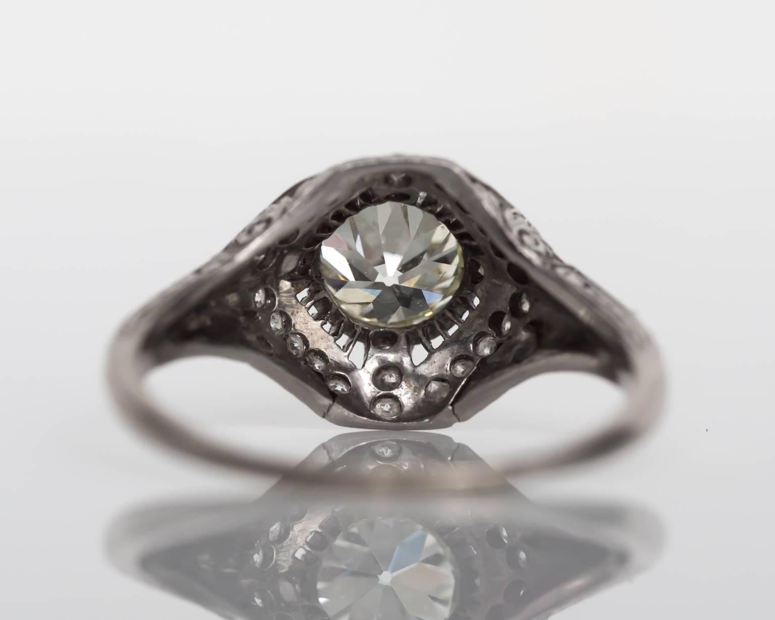 1910s Art Deco GIA Certified 1.01 Carat Diamond Platinum Engagement Ring In Excellent Condition In Atlanta, GA