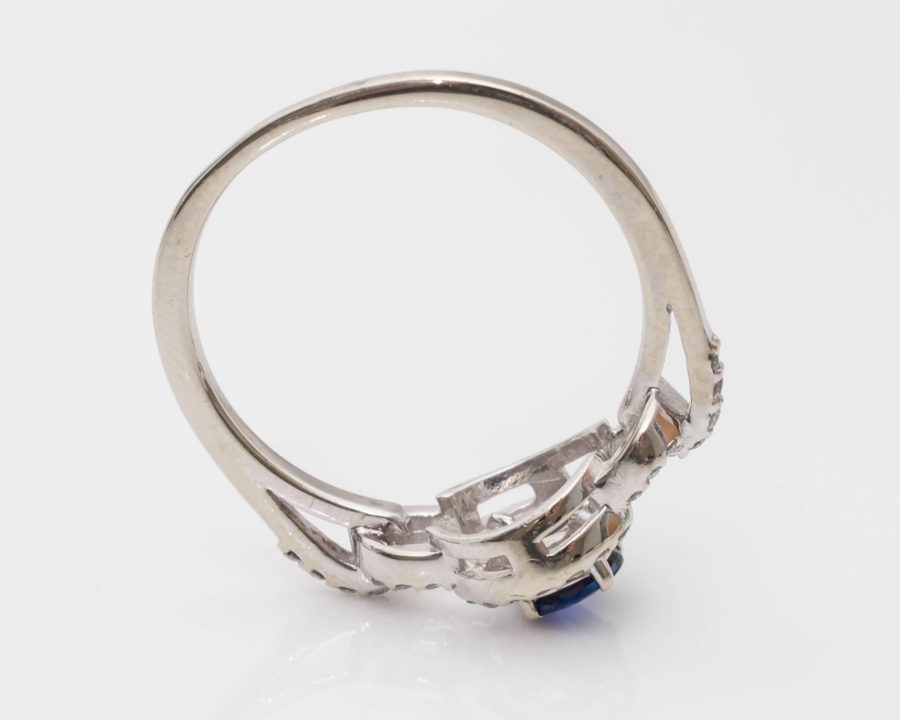 Ring aus Weißgold mit Saphir und Diamant (Rundschliff) im Angebot
