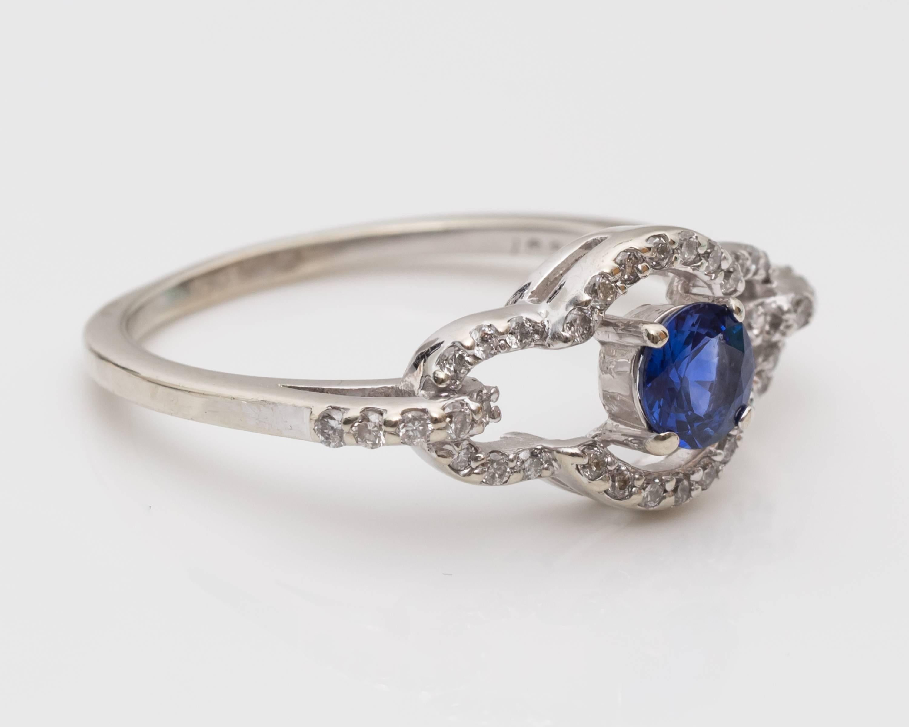 Ring aus Weißgold mit Saphir und Diamant im Zustand „Hervorragend“ im Angebot in Atlanta, GA