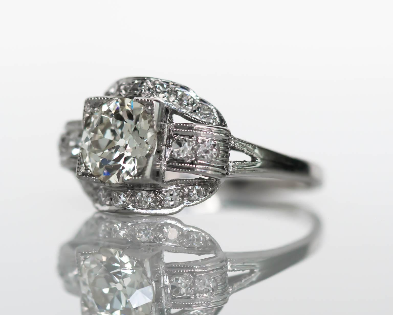 Detalles del artículo: 
Tamaño del anillo: 6.5
Tipo de metal: Platino
Peso: 2.9 gramos

Detalles del diamante central
Diamante central CERTIFICADO GIA - Certificado nº 2185117665
Forma: Brillante europeo antiguo
Peso en quilates: 1,04