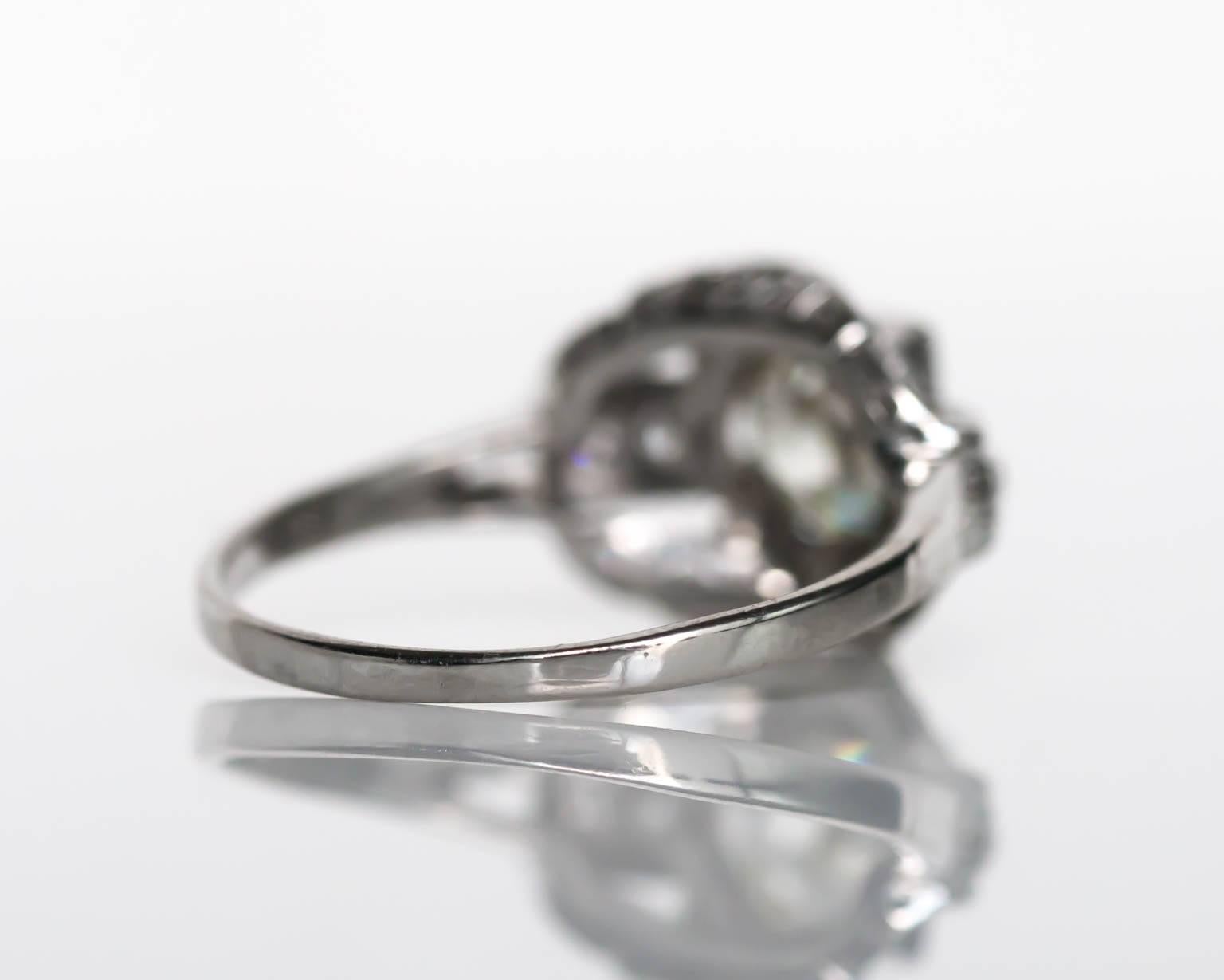 Women's 1920s Art Deco Platinum GIA Certified 1.04 Carat Diamond Engagement Ring For Sale