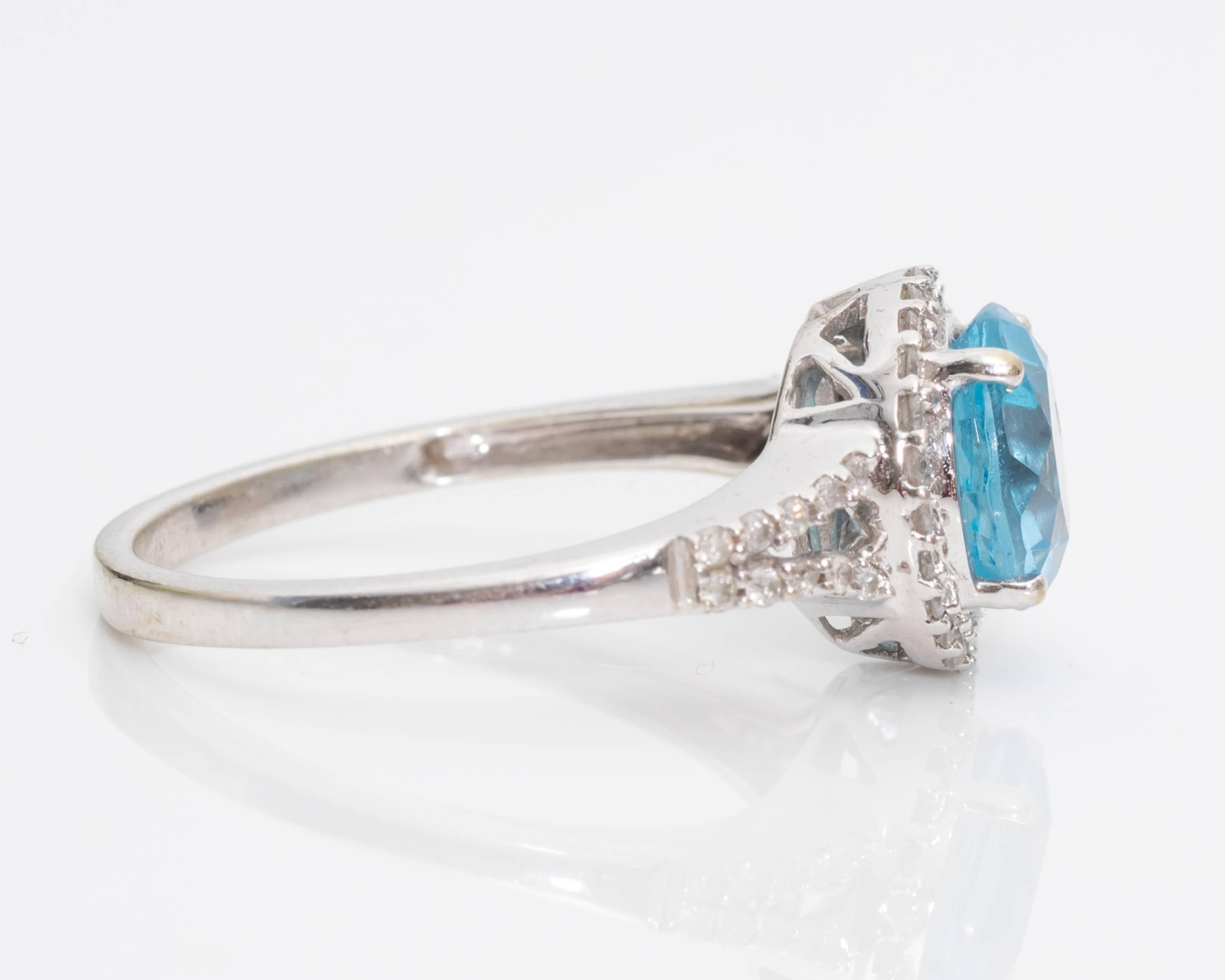 1.0 Carat Blue Topaz and Diamond Halo 14 Karat White Gold Ring In Good Condition In Atlanta, GA