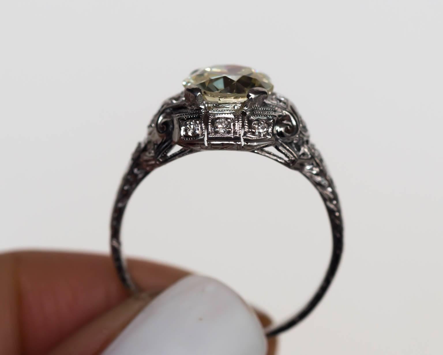 1930s Art Deco Platinum 1.60 Carat Old European Cut Diamond Engagement Ring For Sale 2