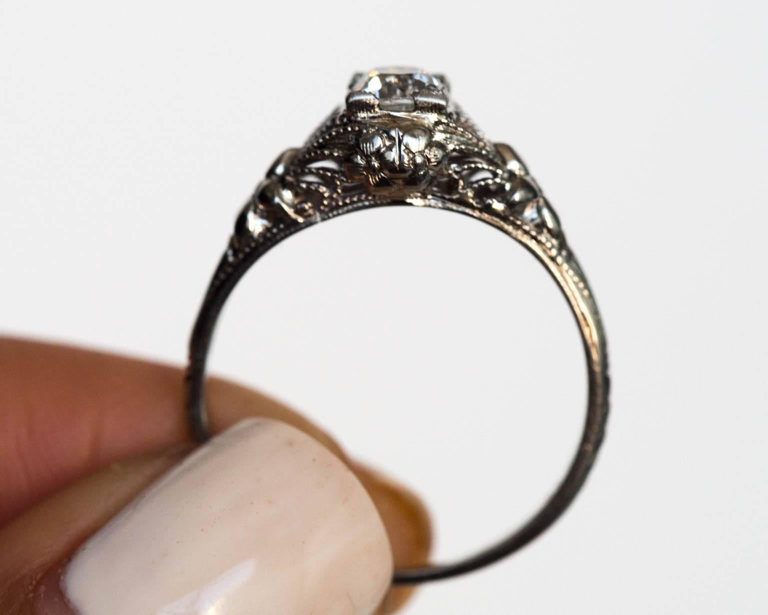 1940s Art Deco .28 Carat Old European Cut Diamond White Gold Engagement Ring Pour femmes en vente