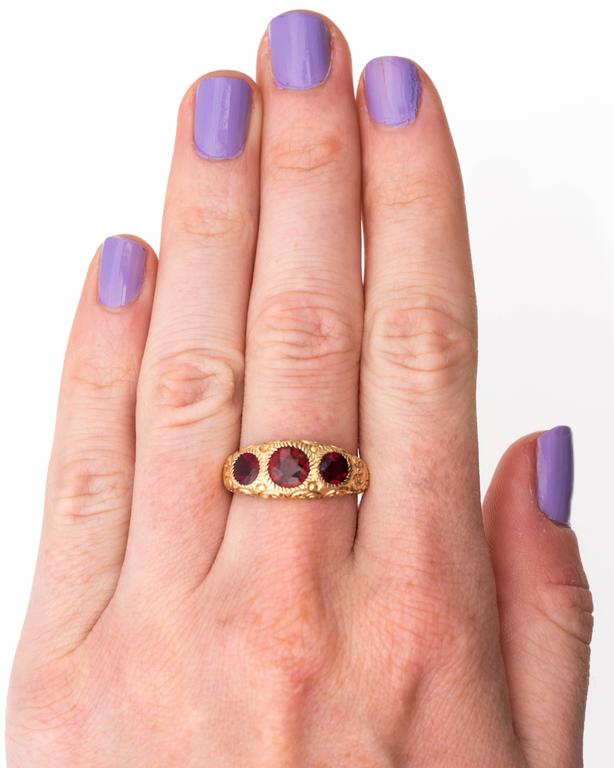 1880s Red Three-Stone Yellow Gold Ring For Sale at 1stDibs