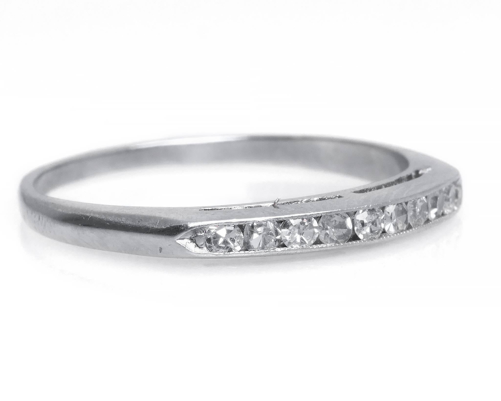 1930s Art Deco .15 Carat Diamonds Platinum Wedding Band Ring In Excellent Condition In Atlanta, GA