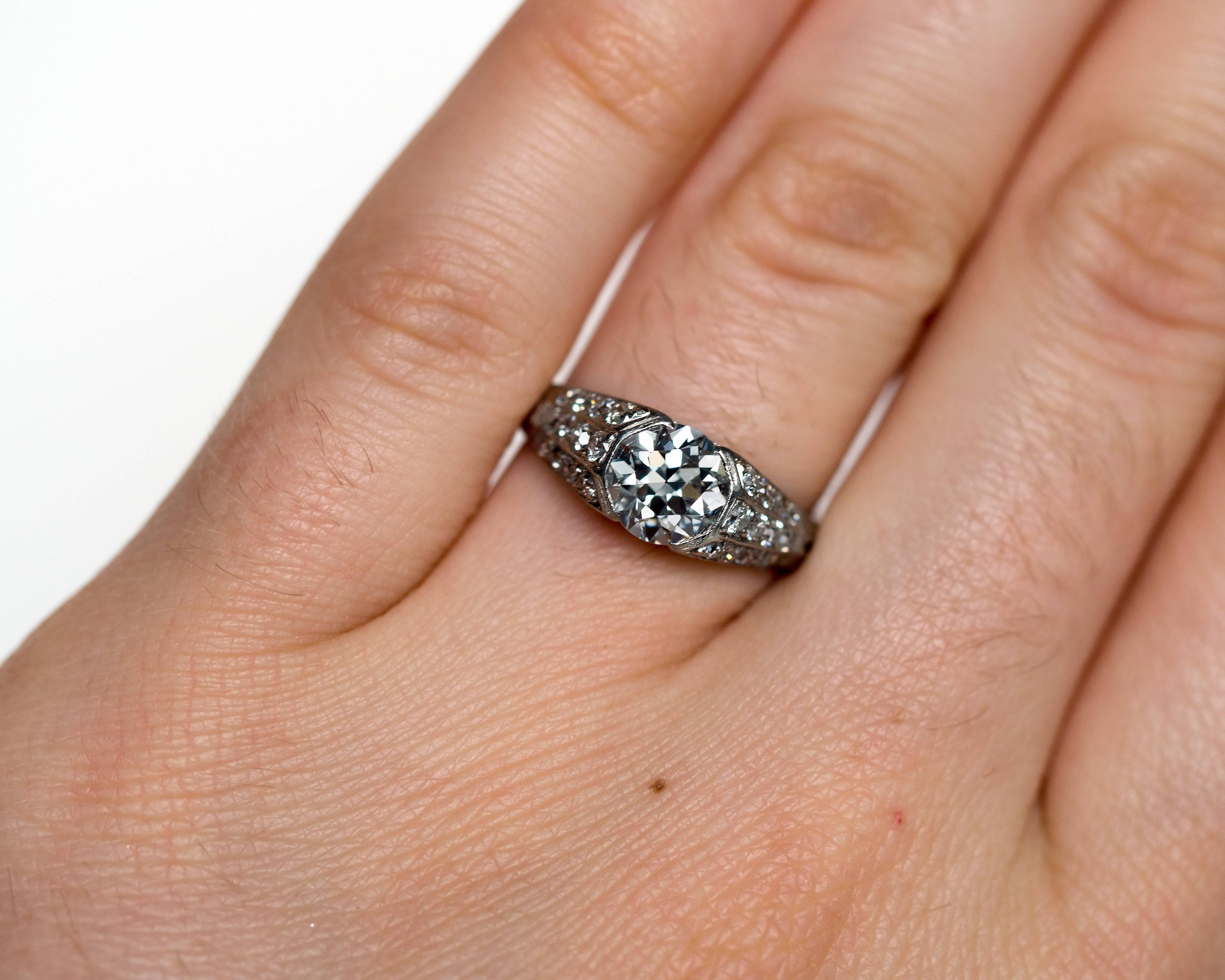 1920s Art Deco 1.18 Carat Diamond Platinum Engagement Ring For Sale 2