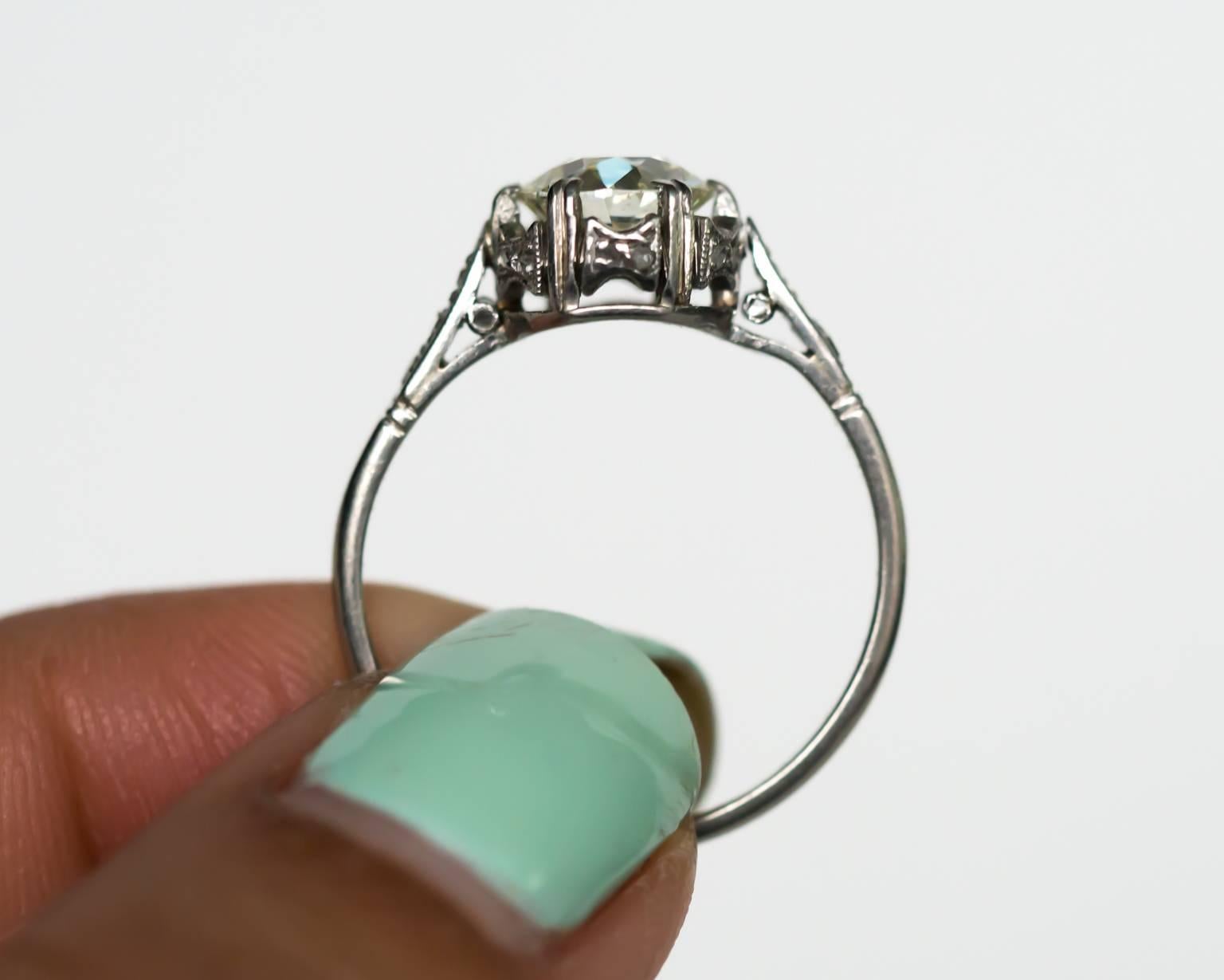 1920s Art Deco GIA Certified 1.15 Carat Diamond Platinum Engagement Ring In Excellent Condition For Sale In Hicksville, NY
