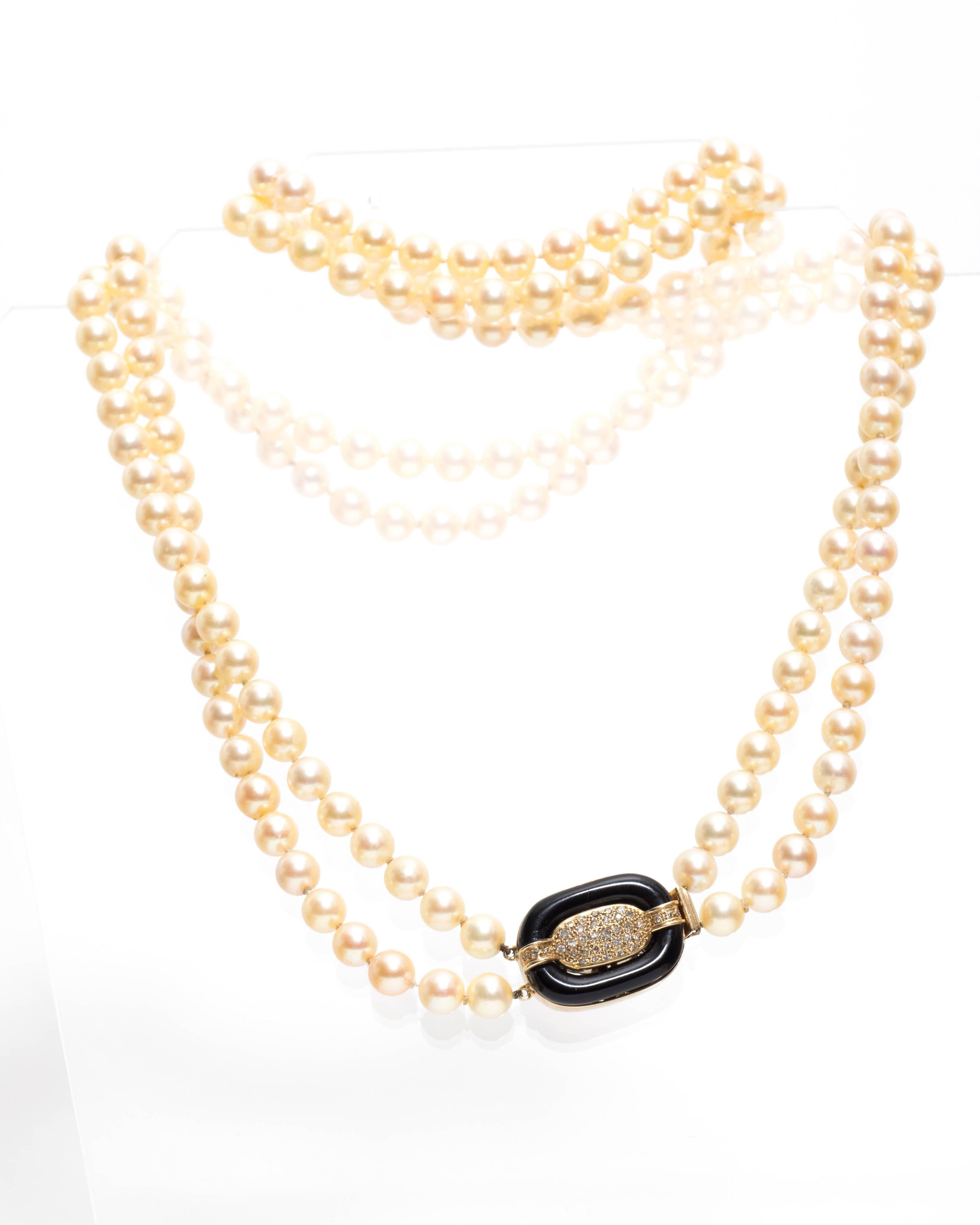 32 inch, extra long Pearl Necklace - 18k Yellow Gold, Pearls, Diamonds

Creamy Colored Pearls with an 18k Yellow Gold, Diamond and Onyx box clasp. 

This 32