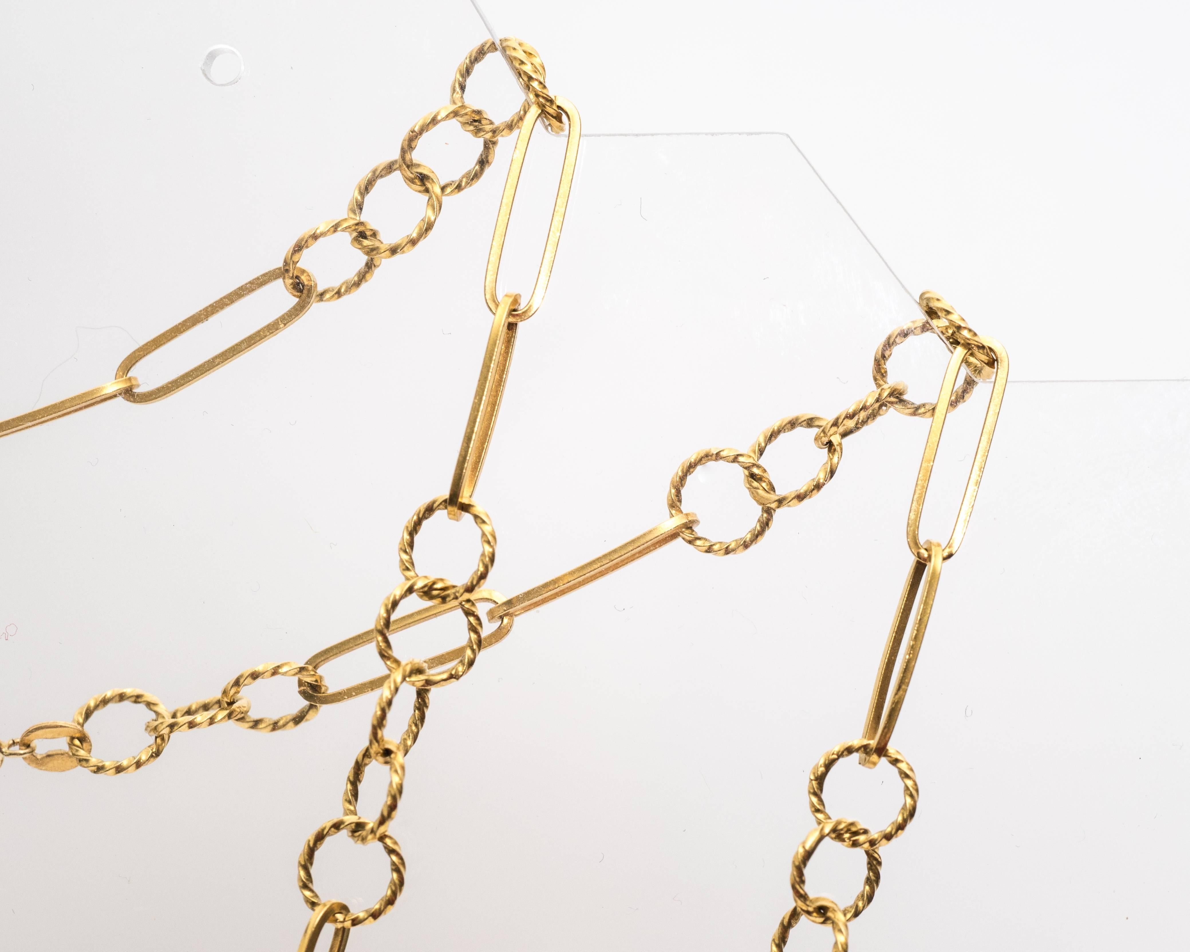 1950s Long Gorgeous 18 Karat Gold Necklace by Iconic Designer Tiffany & Co.
32 Inches Length
Can be Adorned Multiple Ways - wear as a single strand or double up!
Chain Pattern Alternates from Five Circles to Two long Rectangular Oblong Cutouts.