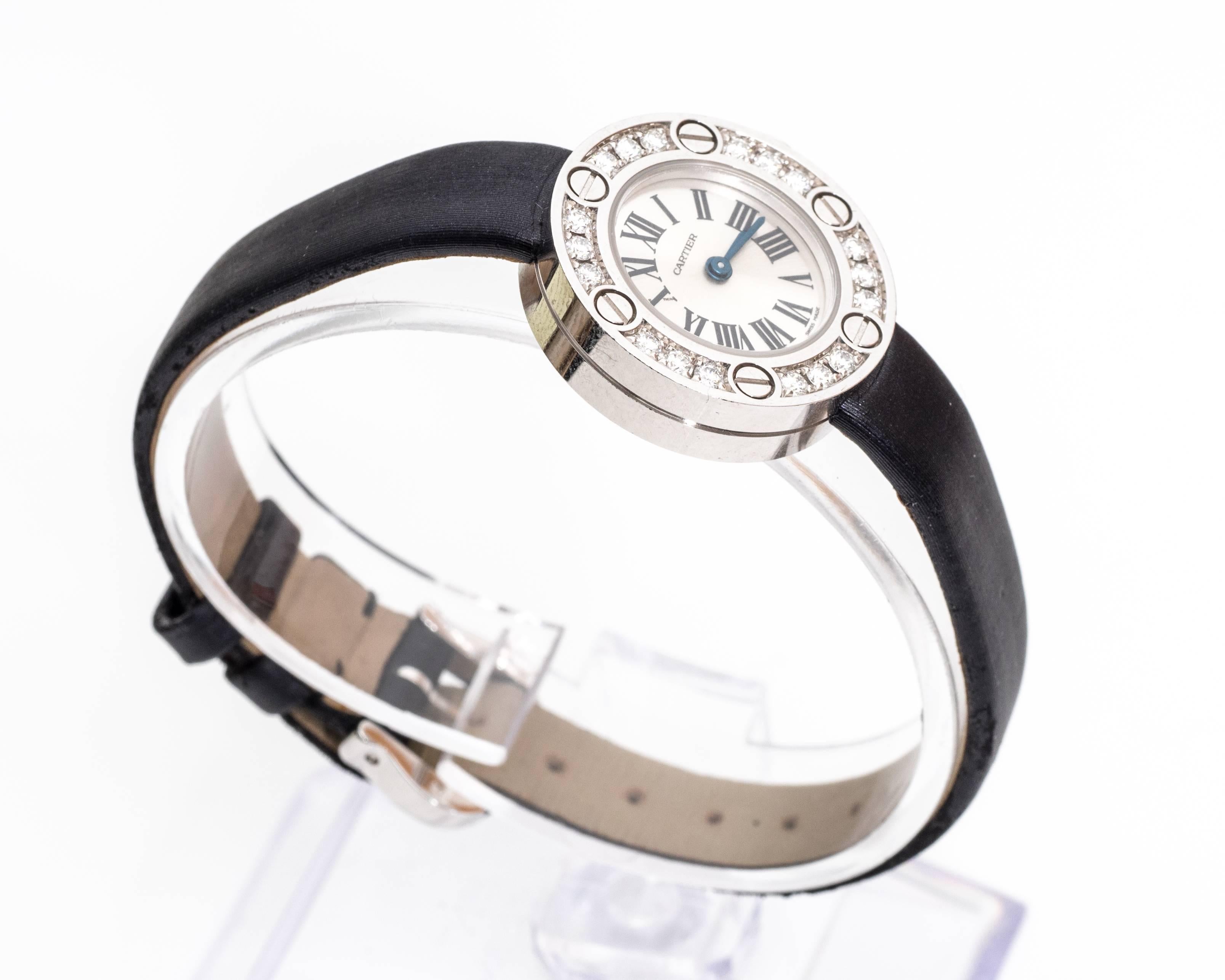 Cartier Love Armbanduhr aus 18 Karat Weißgold und Diamanten (Moderne) im Angebot