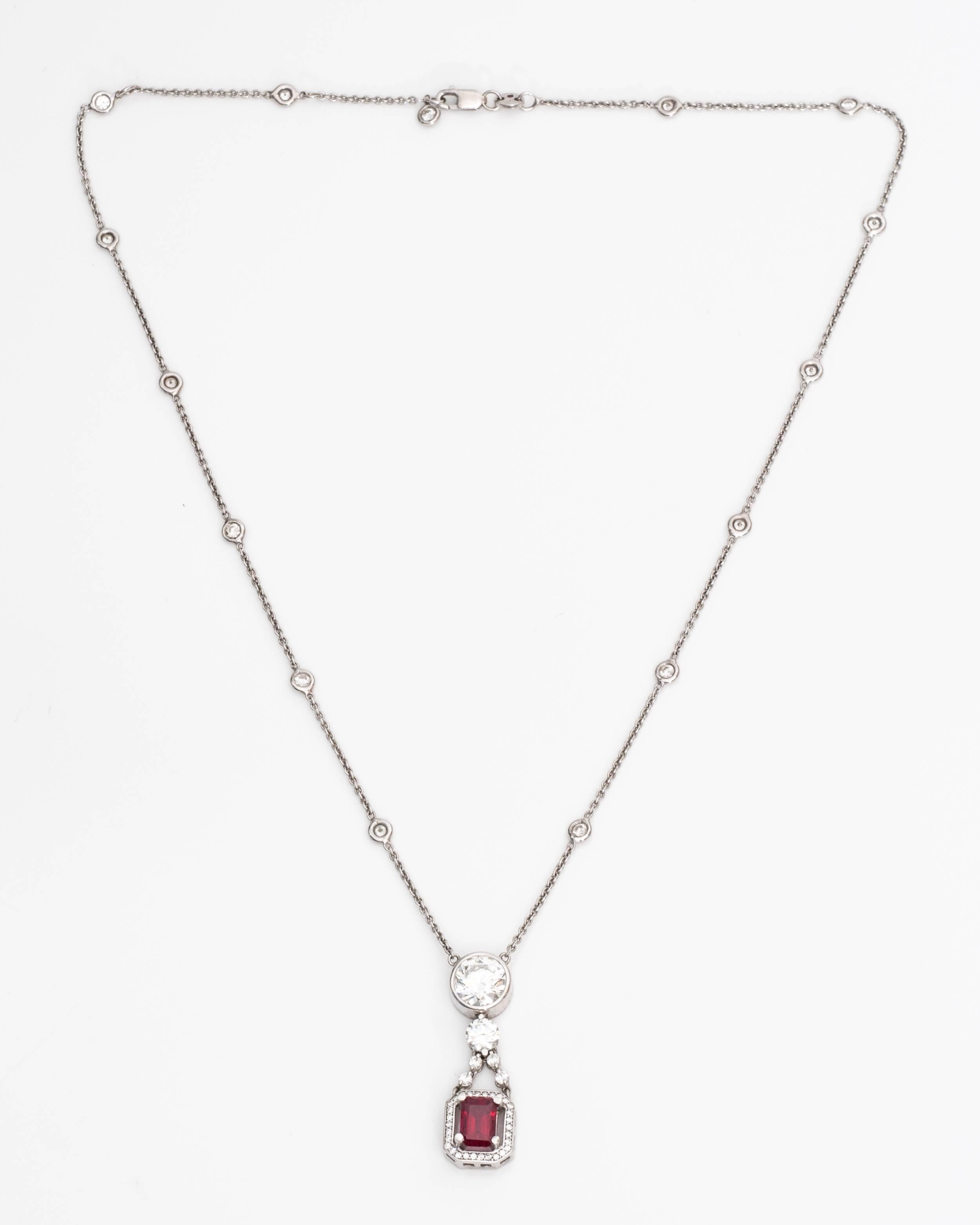 collier en or blanc 18 carats avec rubis et diamants

Chaîne Roberto Coin 