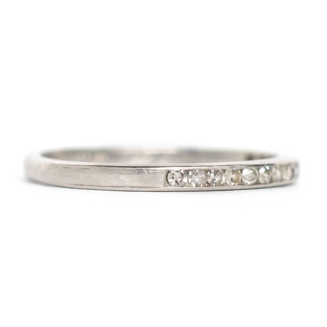 1930s Art Deco Diamond Platinum Wedding Band Ring In Excellent Condition In Atlanta, GA