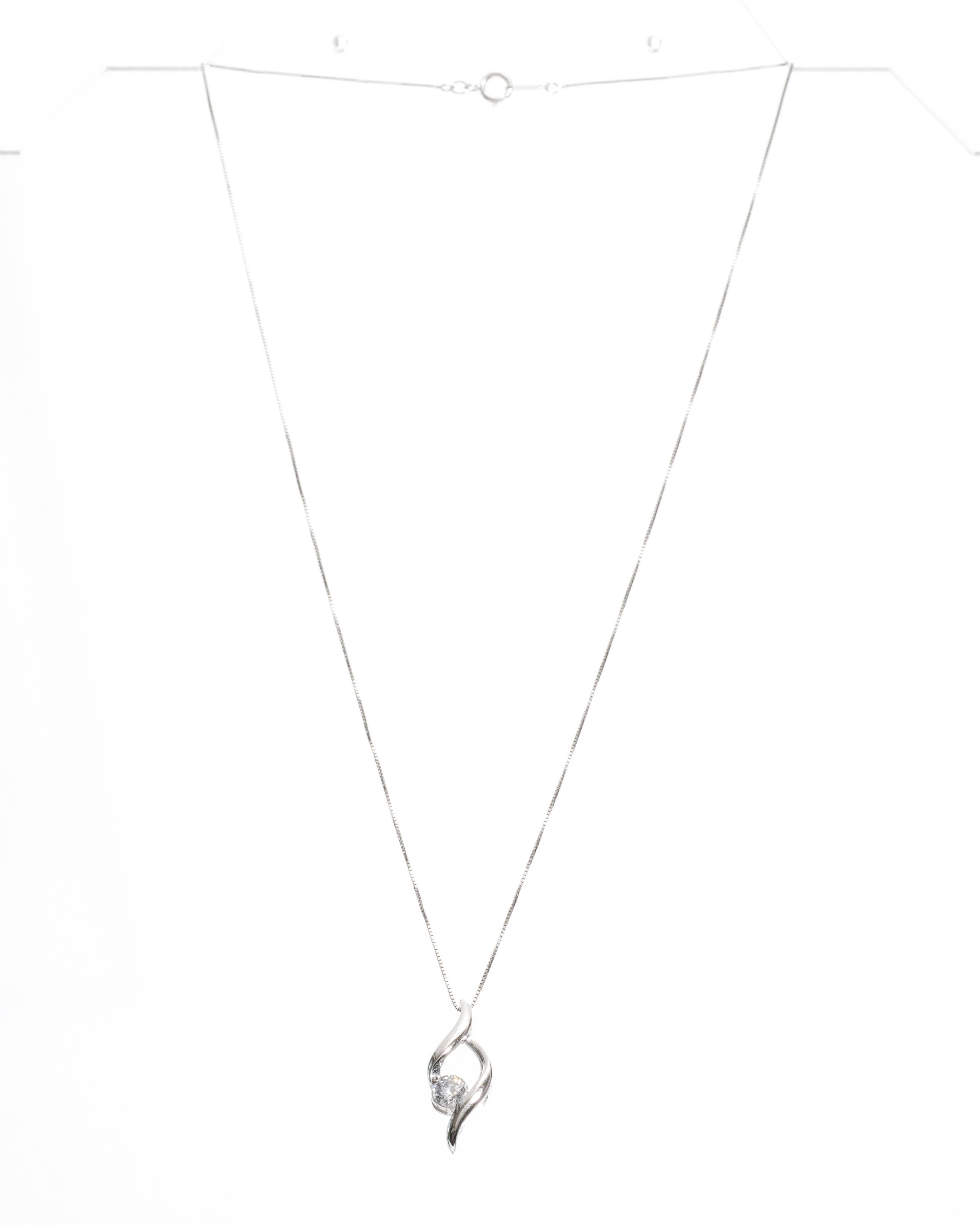 Collier solitaire infini en or blanc avec diamants de 0,50 carat Unisexe en vente