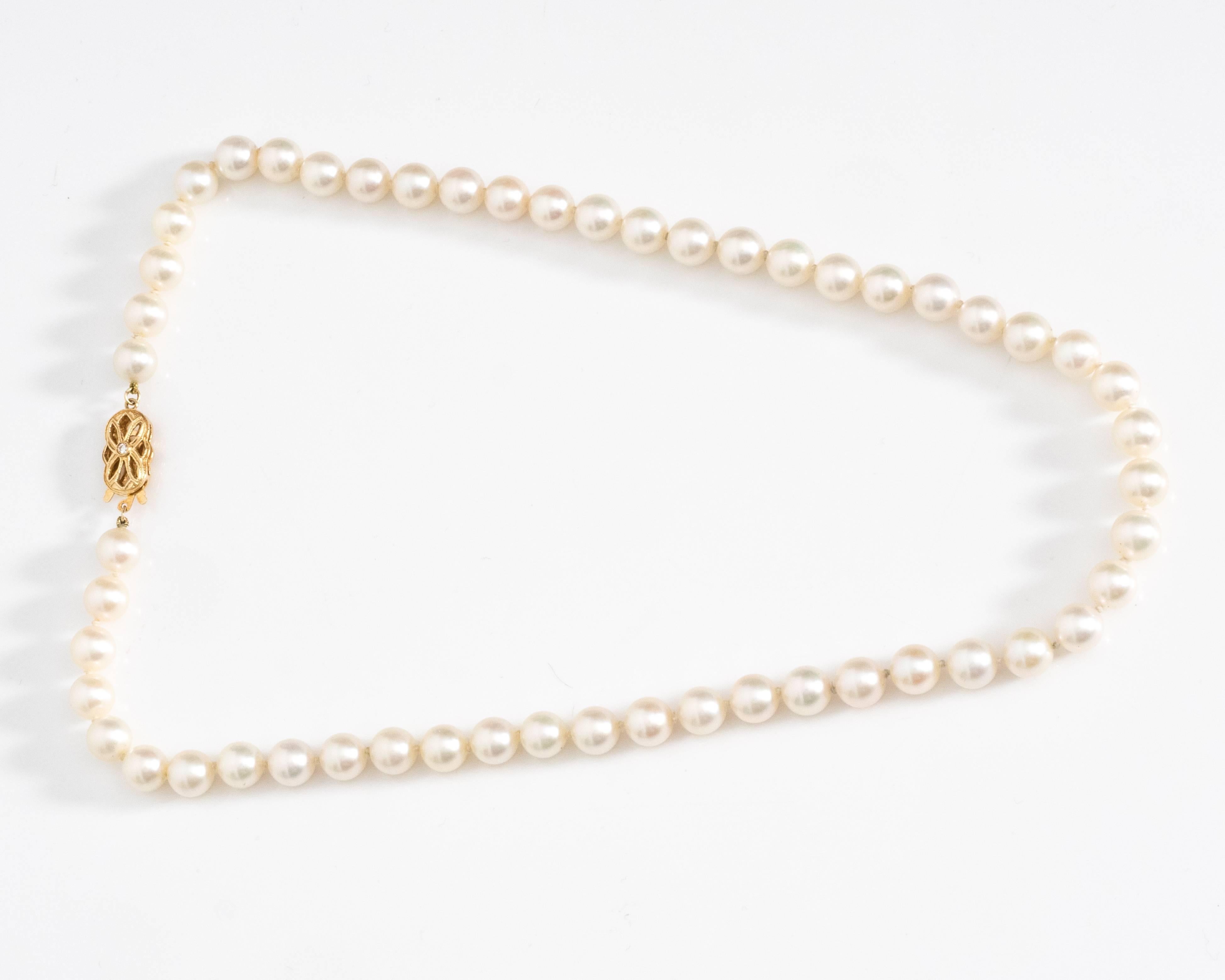 2010 Mikimoto Pearl necklace - 18k Yellow Gold, Cultured Pearls, Diamonds

18 inch long Mikimoto Cultured Pearl
Diamond and 18k Yellow Gold clasp.
The clasp features one .03 carat, bezel set diamond on each side. 
The pearls are creamy white in