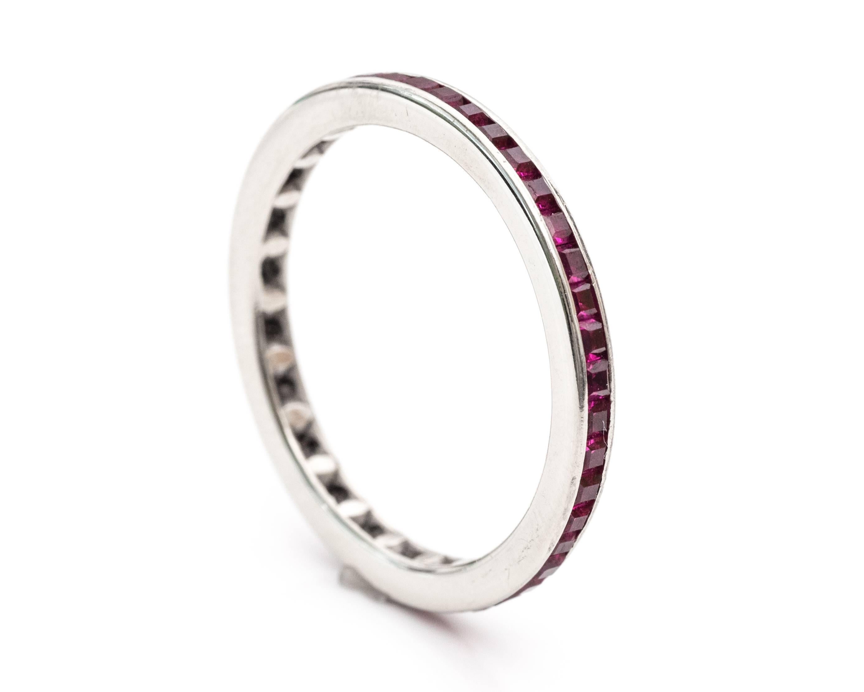 1950s Red Ruby Eternity Wedding Band Ring In Good Condition In Atlanta, GA