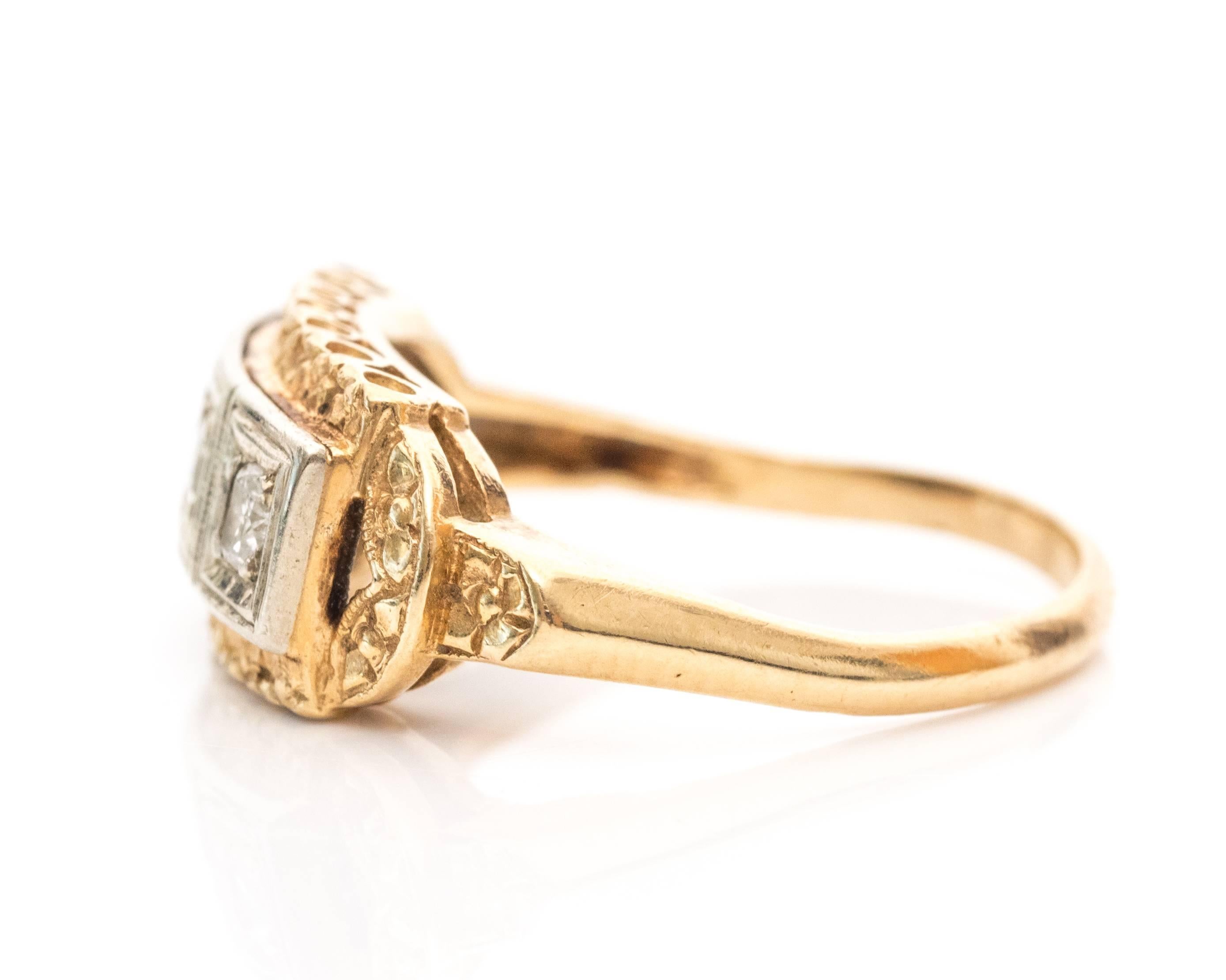 Round Cut 1920 Art Deco Three-Stone Diamond Two-Tone 14 Karat Gold Ring