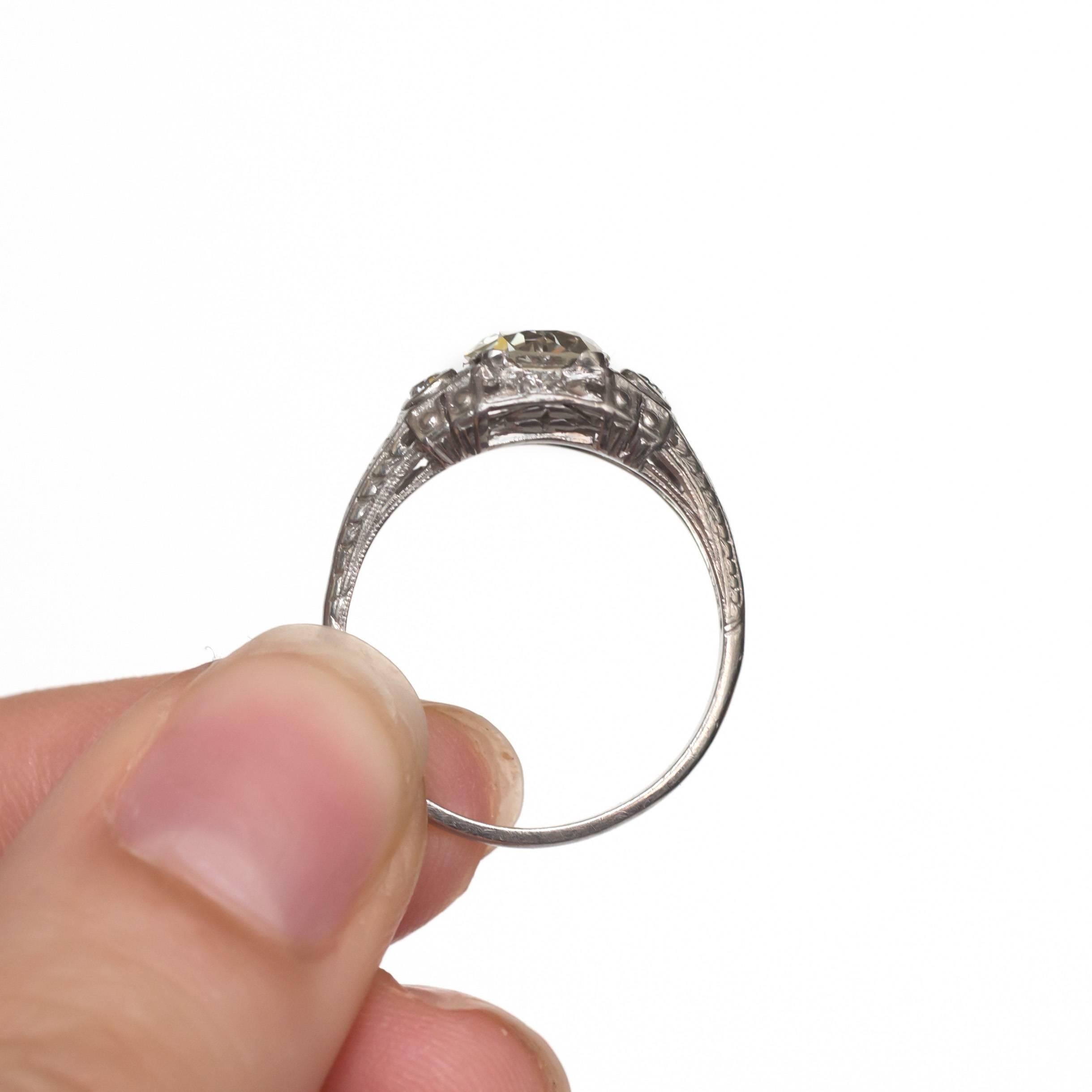 1920s Art Deco 1.05 Carat Old European Diamond and Platinum Engagement Ring For Sale 3