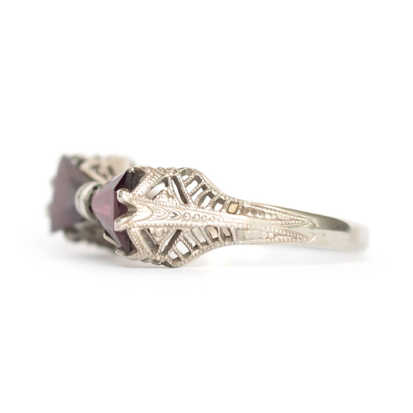 1920s Art Deco  1.00 Carat Natural Garnett Engagement Ring In Excellent Condition In Atlanta, GA