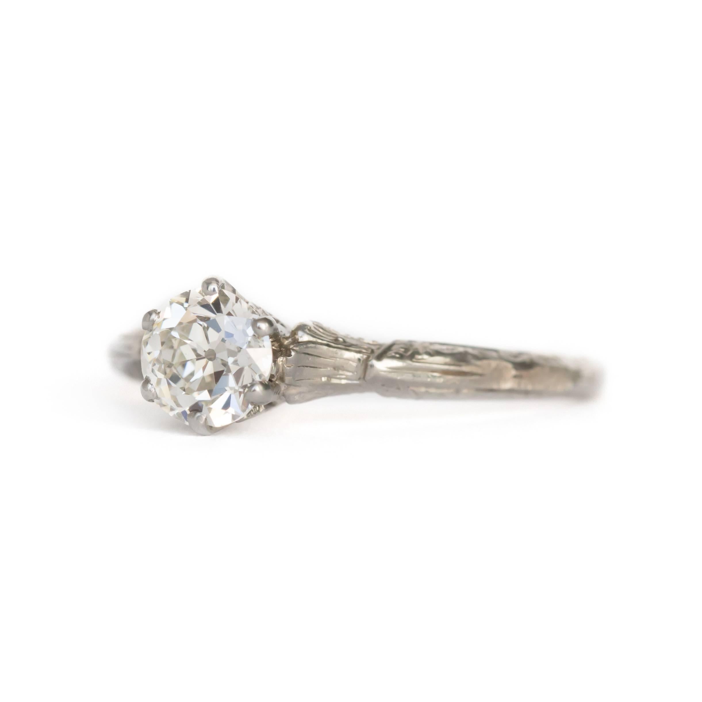 Dettagli dell'articolo: 
Misura dell'anello: 8,25
Tipo di metallo: oro bianco 18 carati
Peso: 2.9 grammi

Dettagli del diamante centrale:
Forma: Brillante europeo antico
Peso in carati: .70 carati
Colore: J
Chiarezza: VS2


Misura dal dito alla