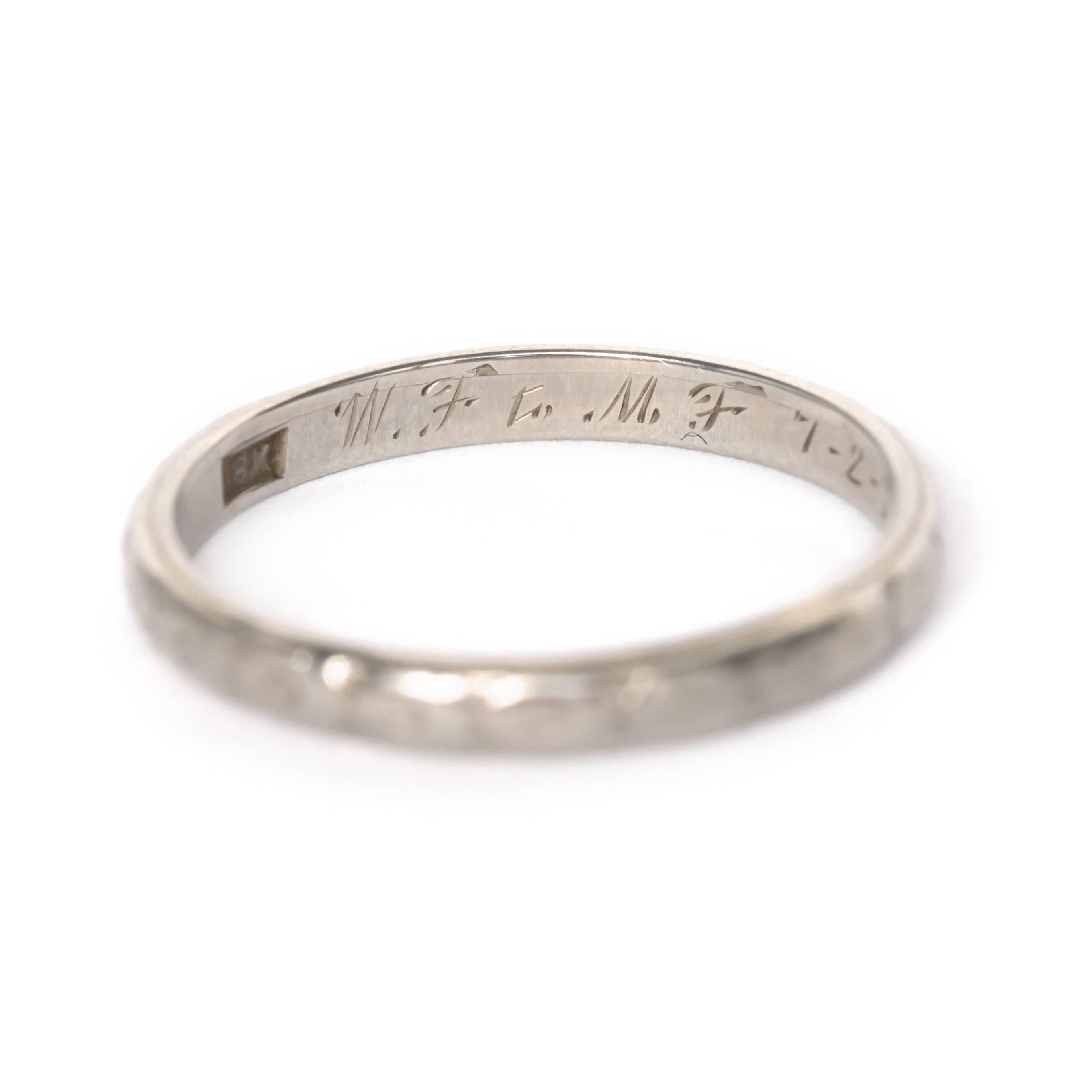 Détails de l'article : 
Taille de lla bague : 6.50
Type de métal : or blanc 18 carats
Poids : 2,1 grammes

Gravure : 