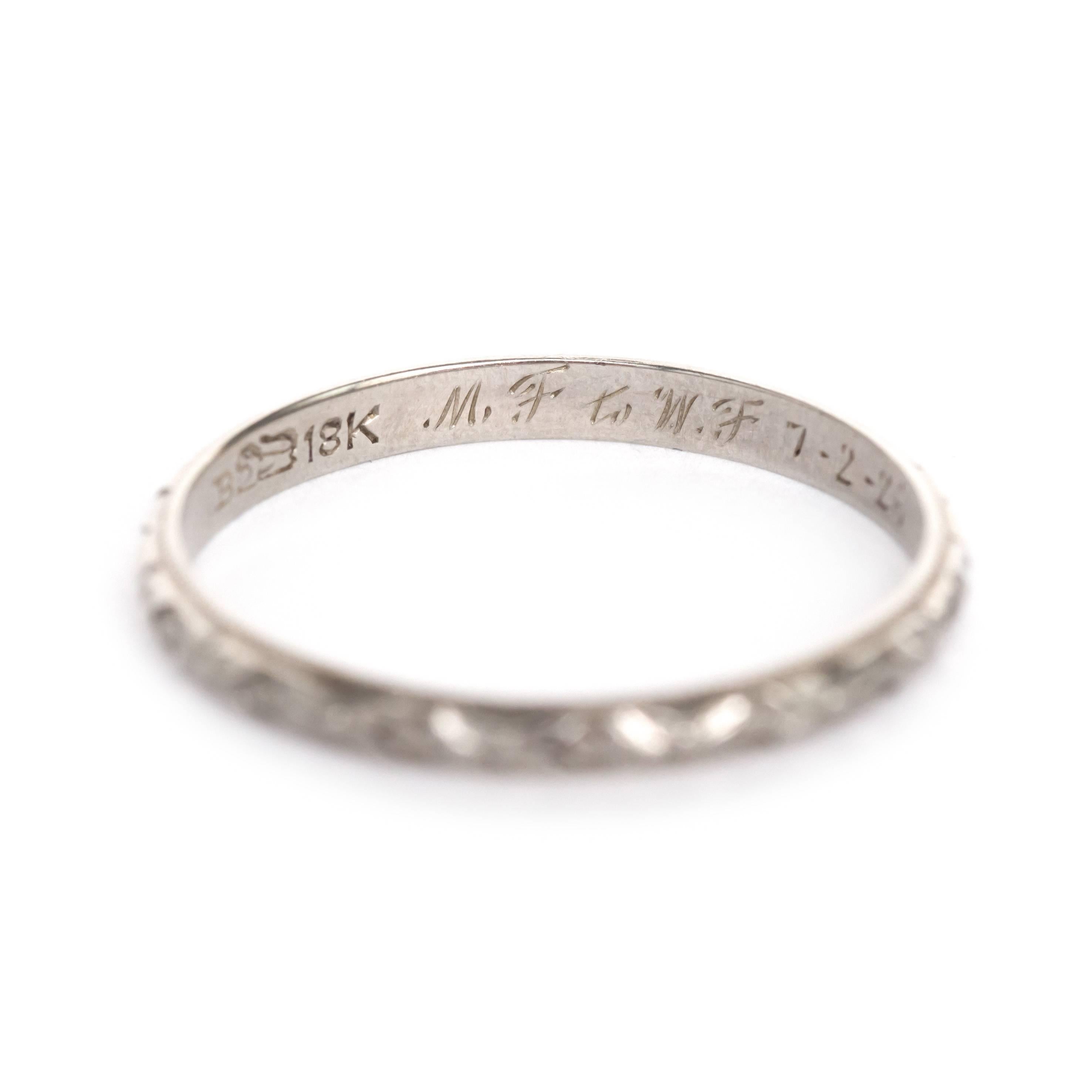Artikel-Details: 
Ringgröße: Ungefähr 9,8
Metall Typ: 18 Karat Weißgold
Gewicht: 2,0 Gramm

Gravur: 