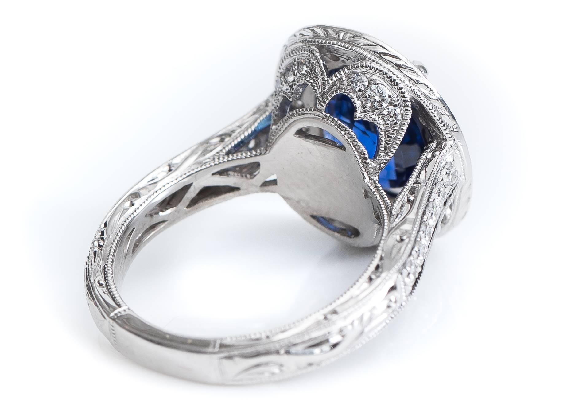GIA-zertifizierter 3,75 Karat Oval Saphir und Diamant Halo Ring mit Kissenschliff im Zustand „Neu“ im Angebot in Atlanta, GA