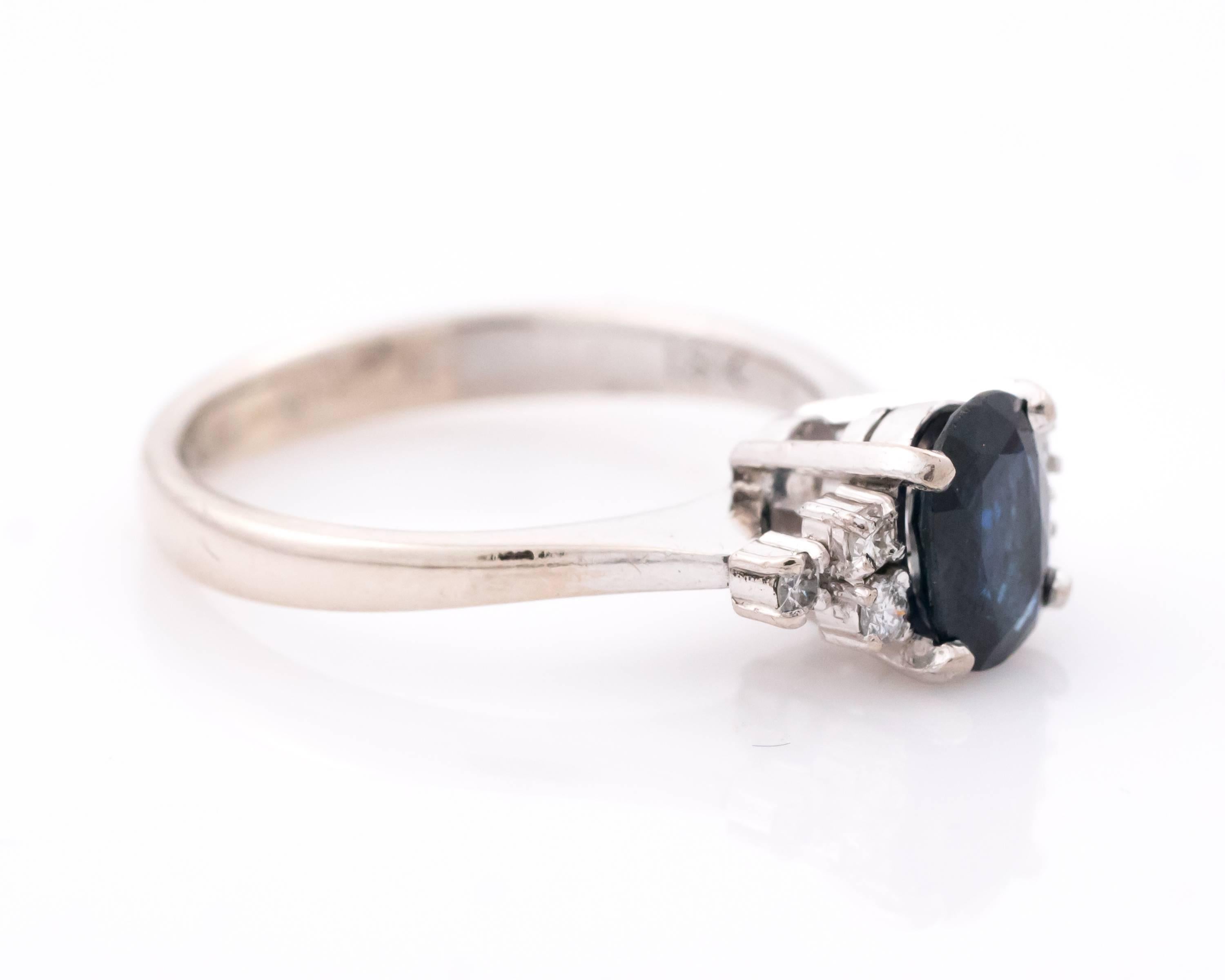Retro 1950s 1 Carat Oval Blue Sapphire and Diamond 18 Karat White Gold Ring