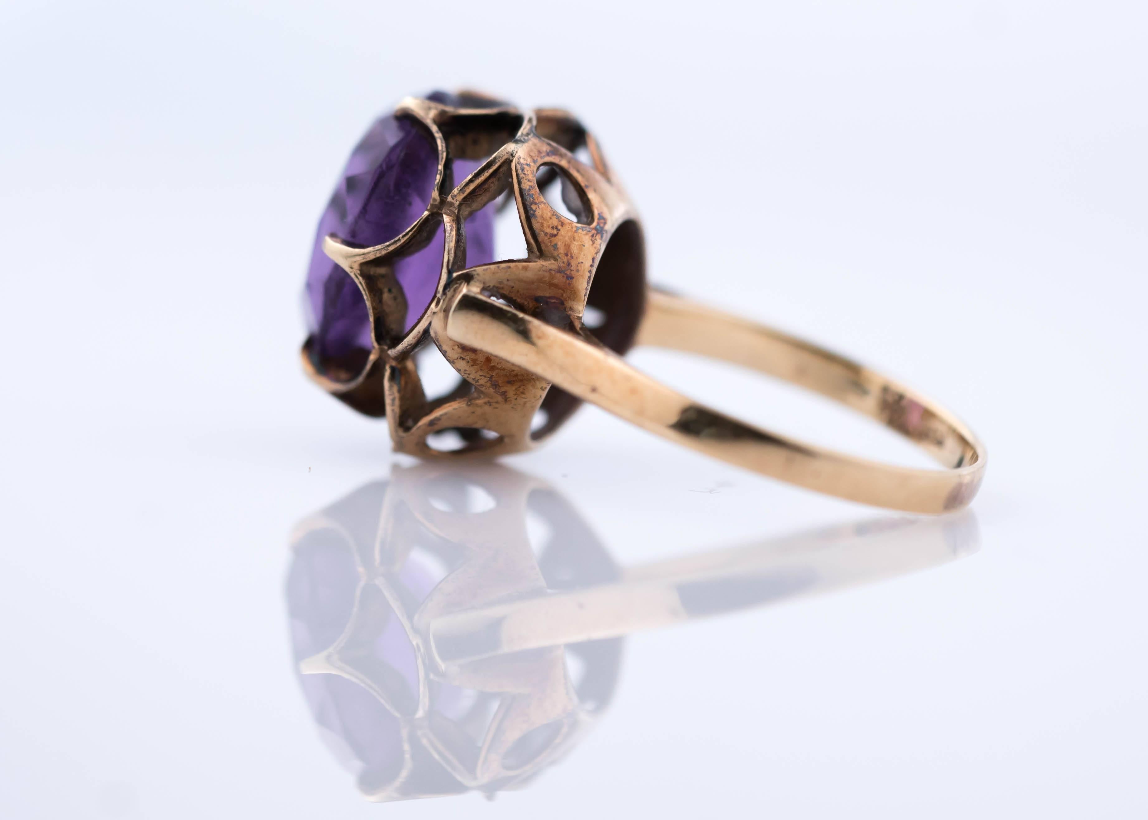 Oval Cut 1930s Amethyst and 14 Karat Yellow Gold Ring