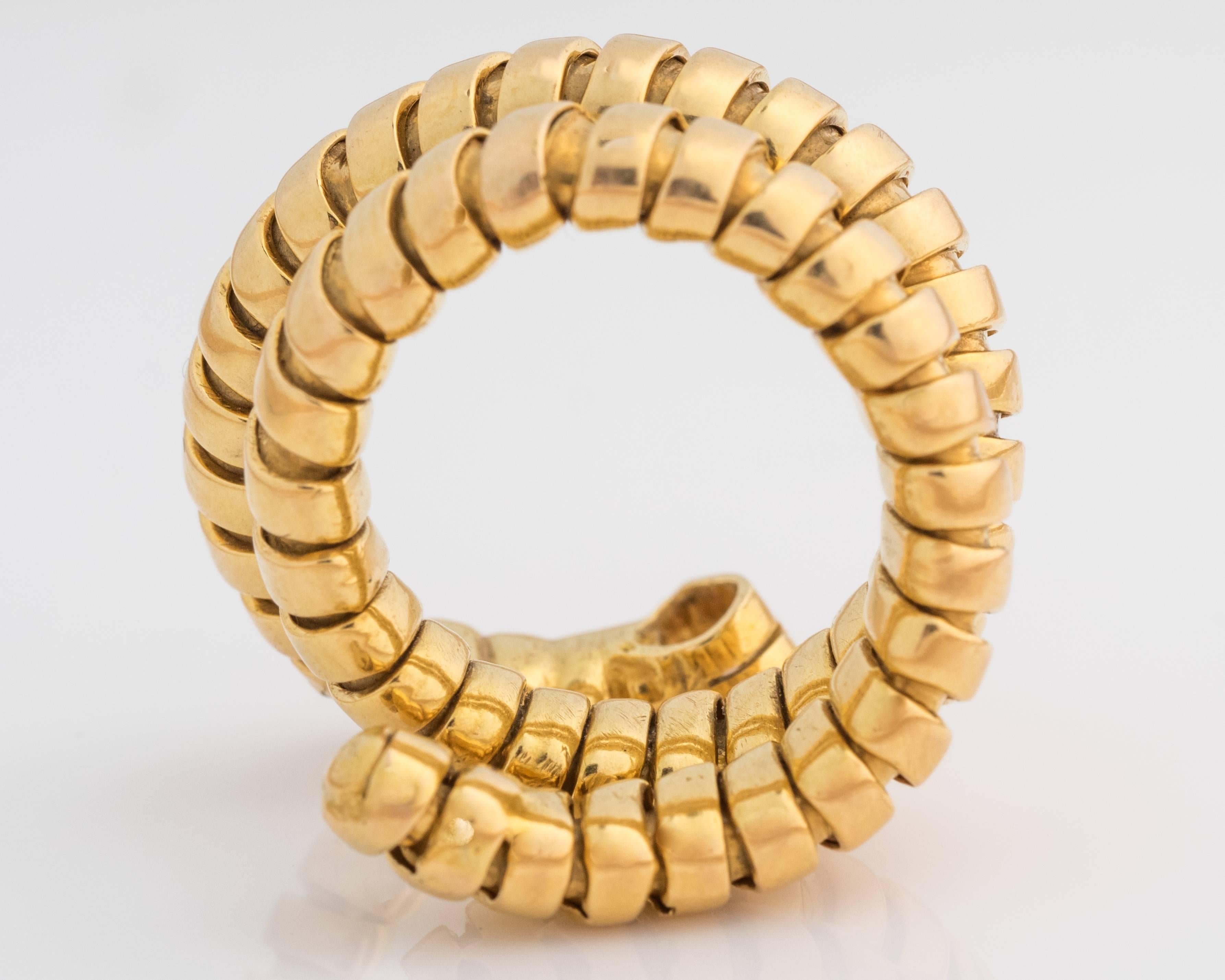 1950s Serpent Pear Shape Diamond Gold Tube Coil Ring In Good Condition In Atlanta, GA