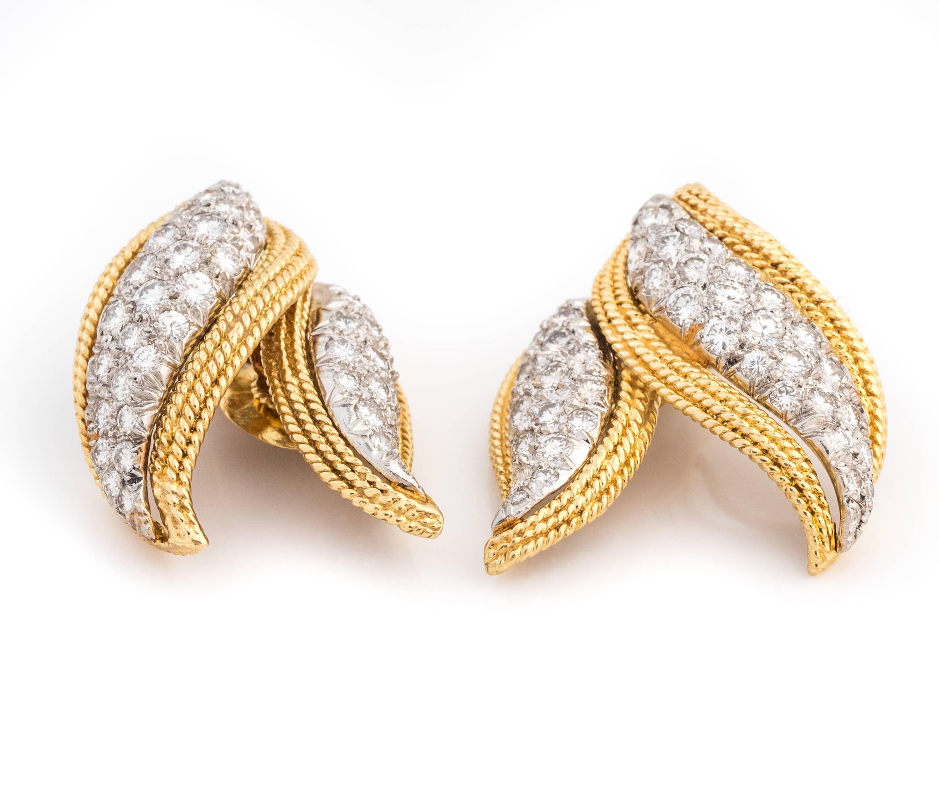 1970s David Webb Diamond Gold Double-Leaf Motif Earrings In Excellent Condition In Atlanta, GA