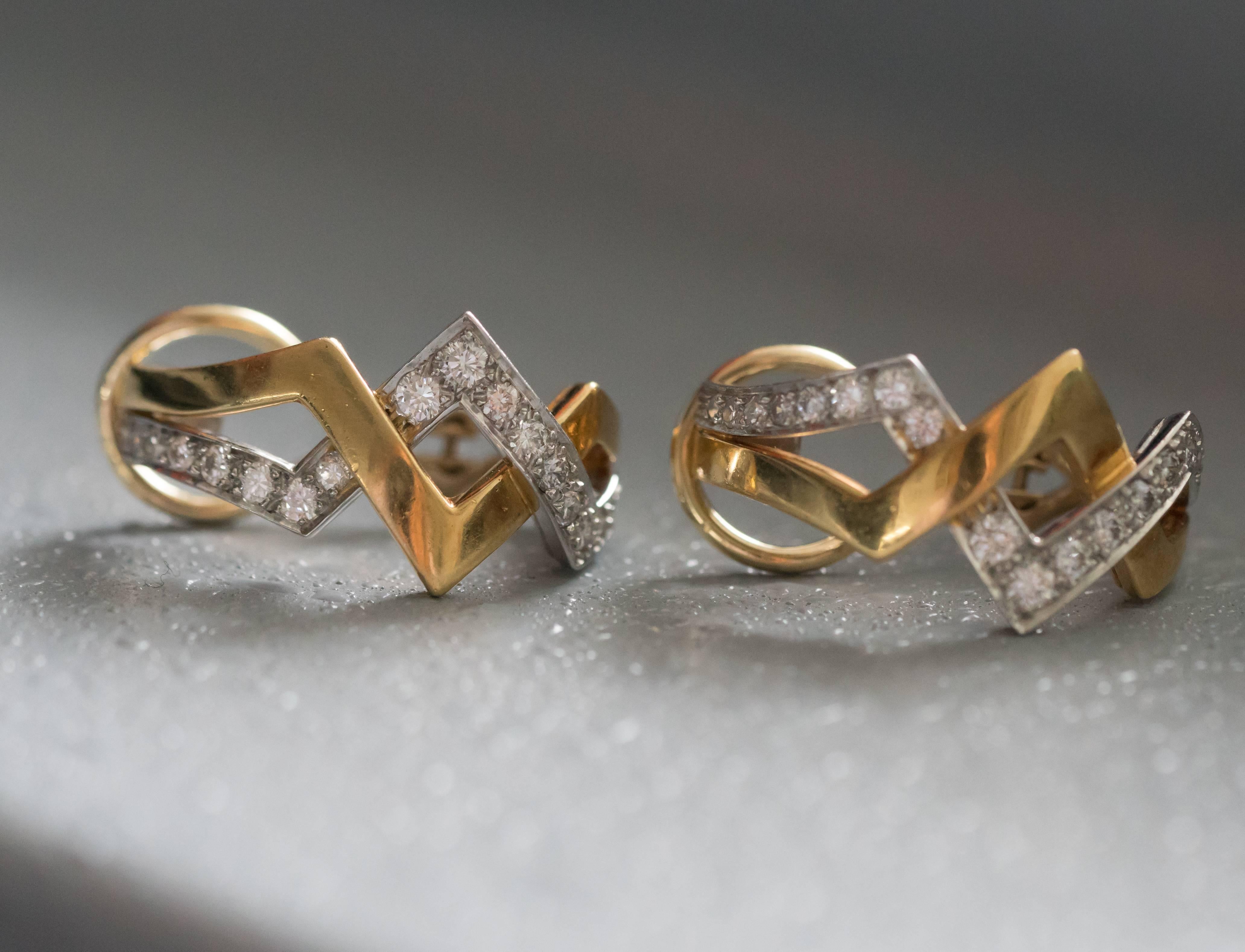 Boucles d'oreilles zigzag en or et platine avec diamants, années 1950 en vente 5