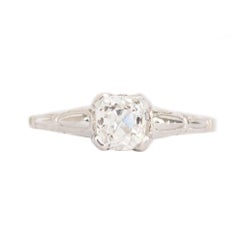 Anillo de compromiso eduardiano de platino con diamante brillante en cojín certificado GIA de 0,69 ct