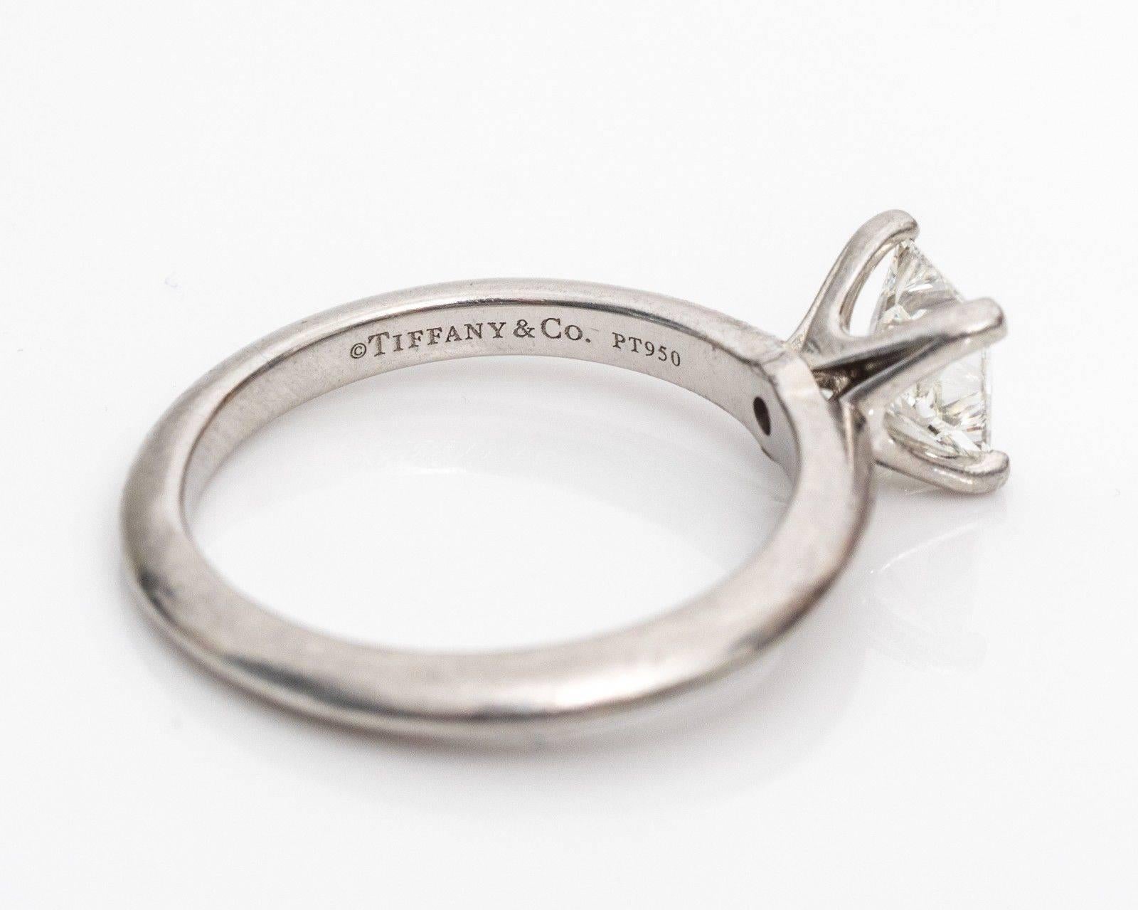 Tiffany & Co. Klassischer Diamant Platin Solitär Verlobungsring Damen im Angebot