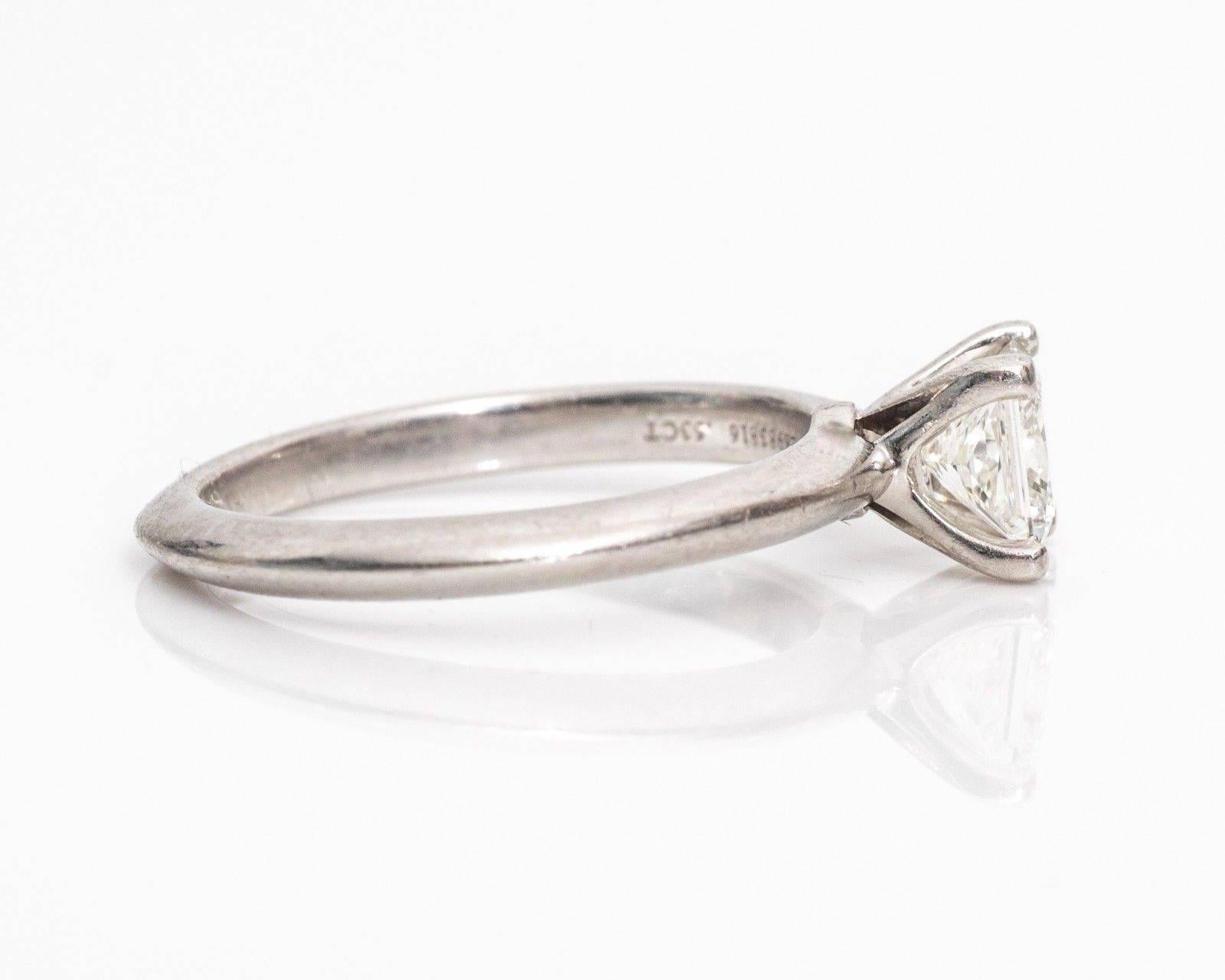 Tiffany & Co. Klassischer Diamant Platin Solitär Verlobungsring im Zustand „Gut“ im Angebot in Atlanta, GA