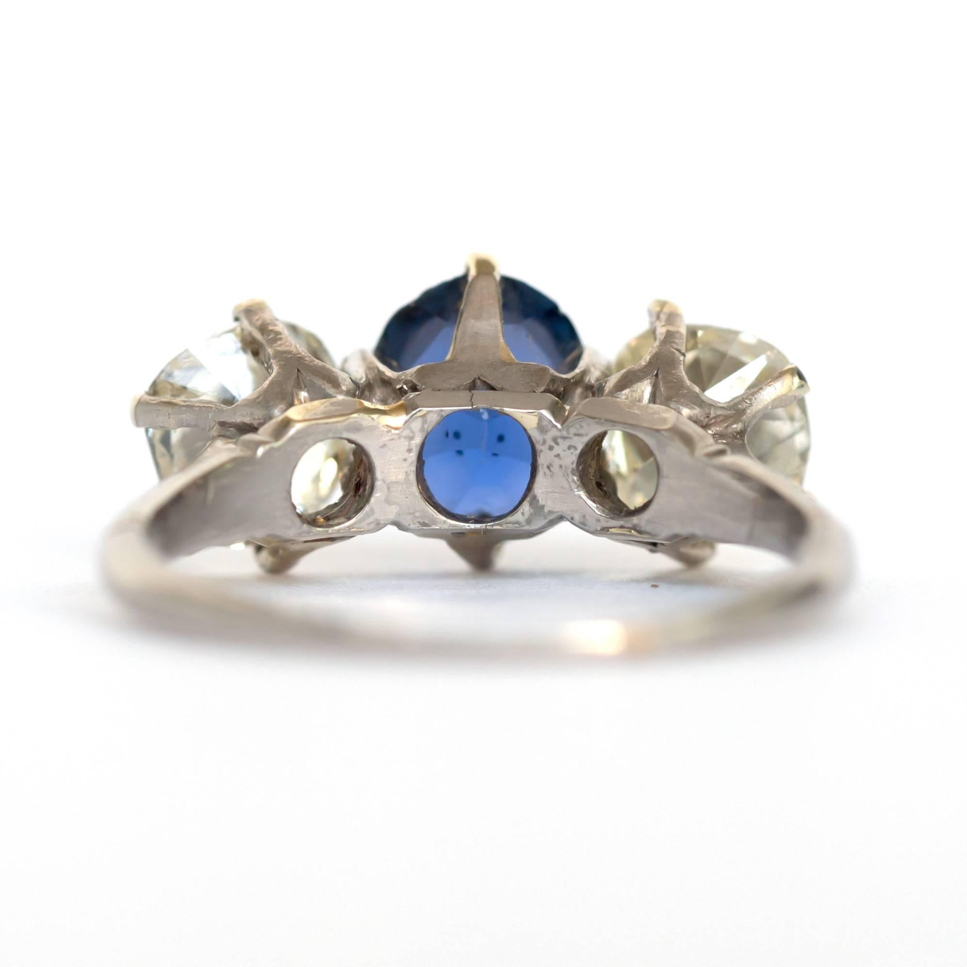 1900s Edwardian 1.00 Carat Blue Sapphire Yellow Gold Engagement Ring In Excellent Condition In Atlanta, GA