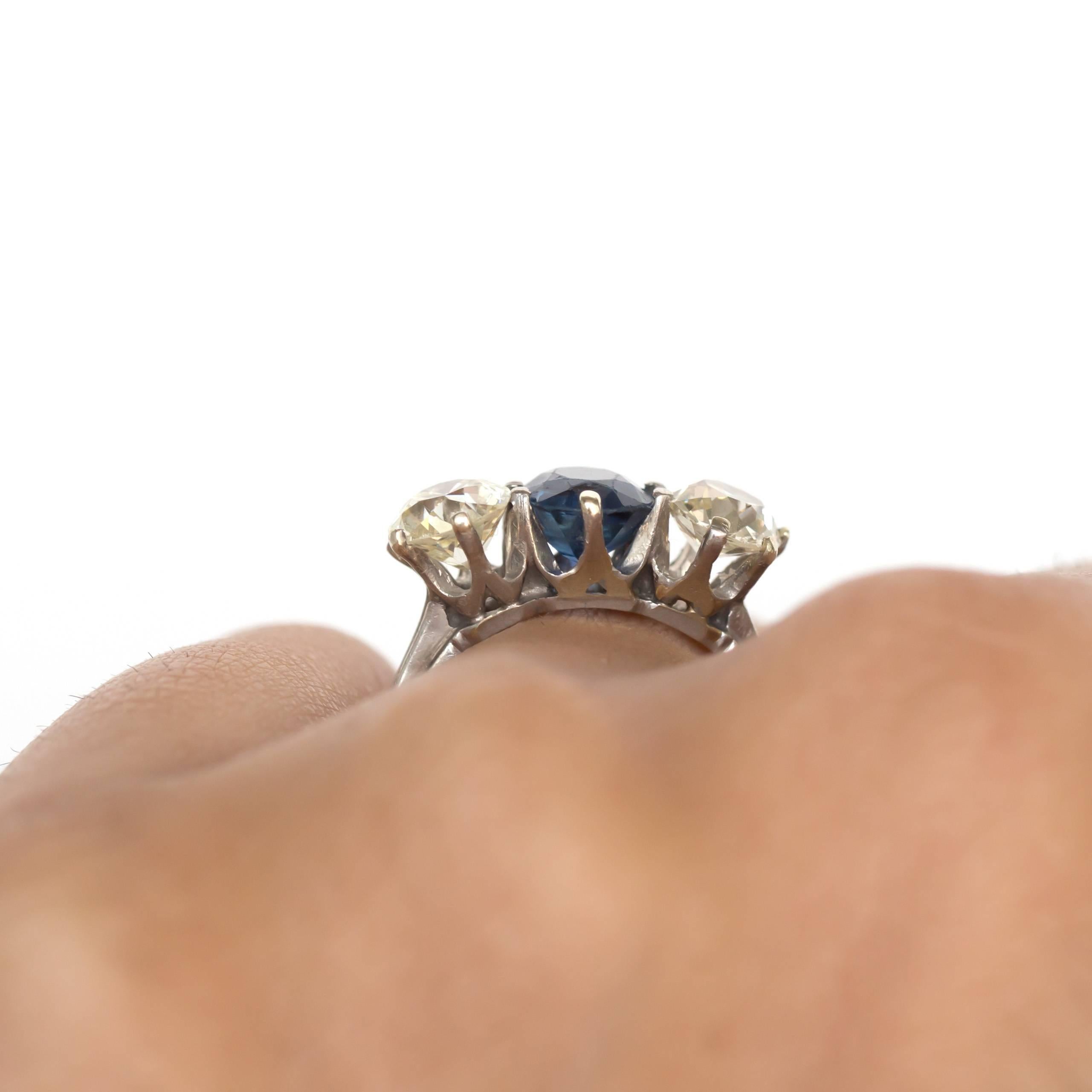 1900s Edwardian 1.00 Carat Blue Sapphire Yellow Gold Engagement Ring 3
