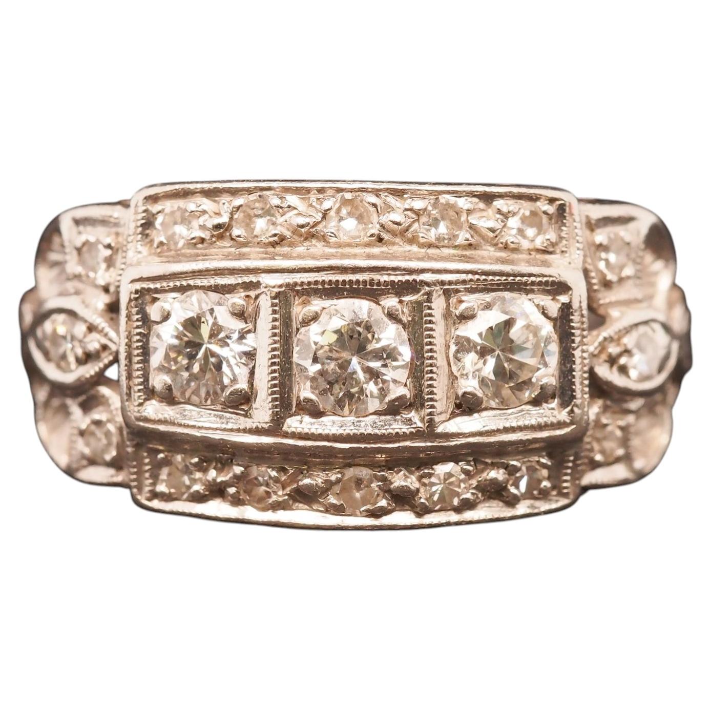 Bague Art déco en platine sertie de diamants, provenant d'une succession - VHK#600A en vente