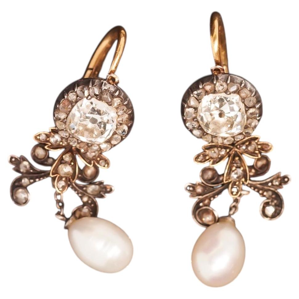 Orecchini pendenti staccabili in oro giallo in stile edoardiano con diamanti "Old Mine" e perle