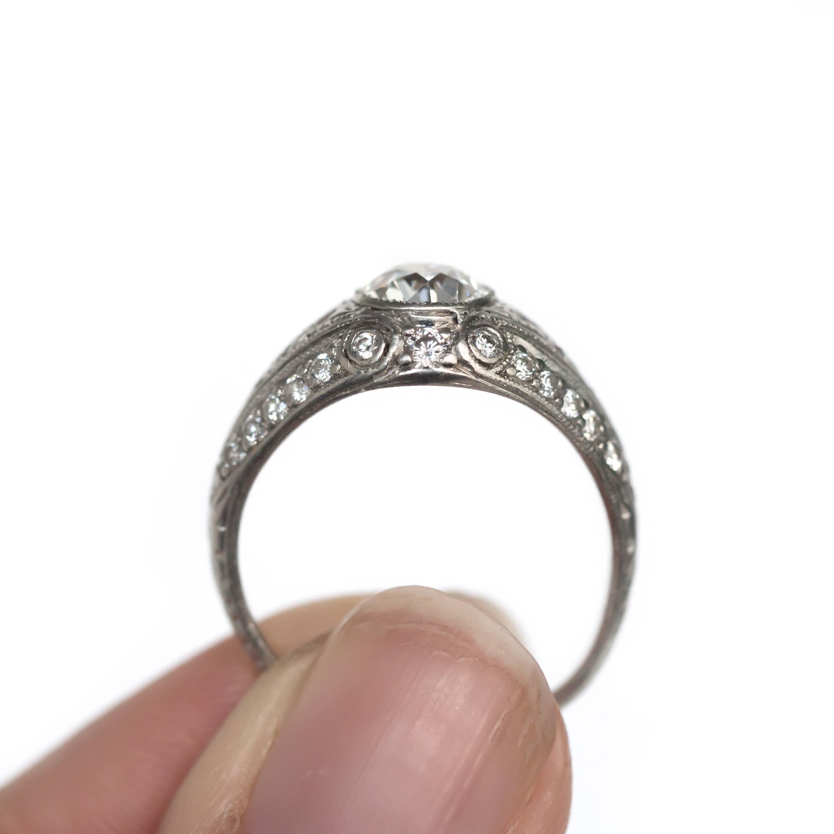 Women's GIA Certified 1.05 Carat Diamond Platinum Engagement Ring For Sale