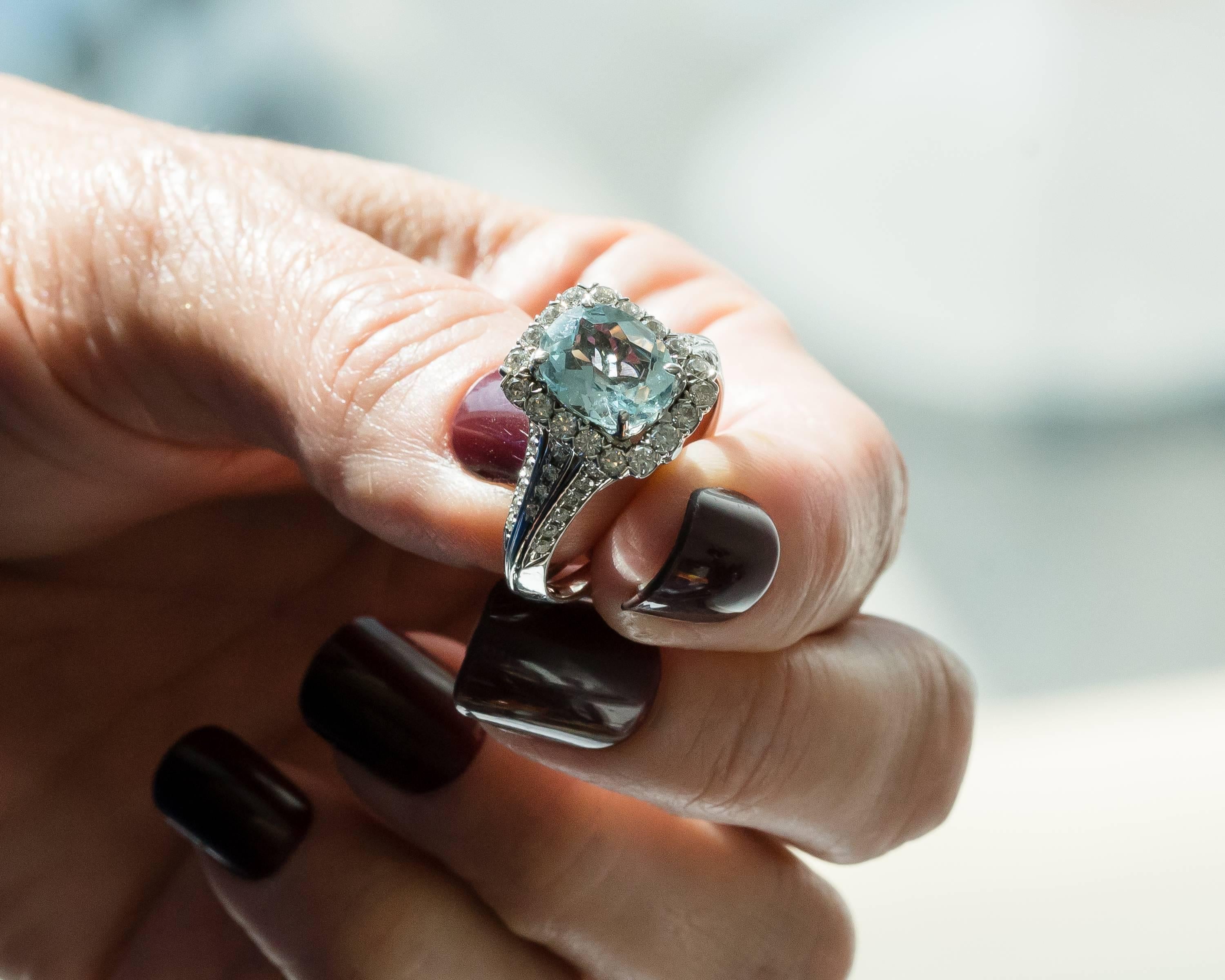 1990s 3 Carat Aquamarine with Diamond Halo and 14K Gold Ring For Sale 1