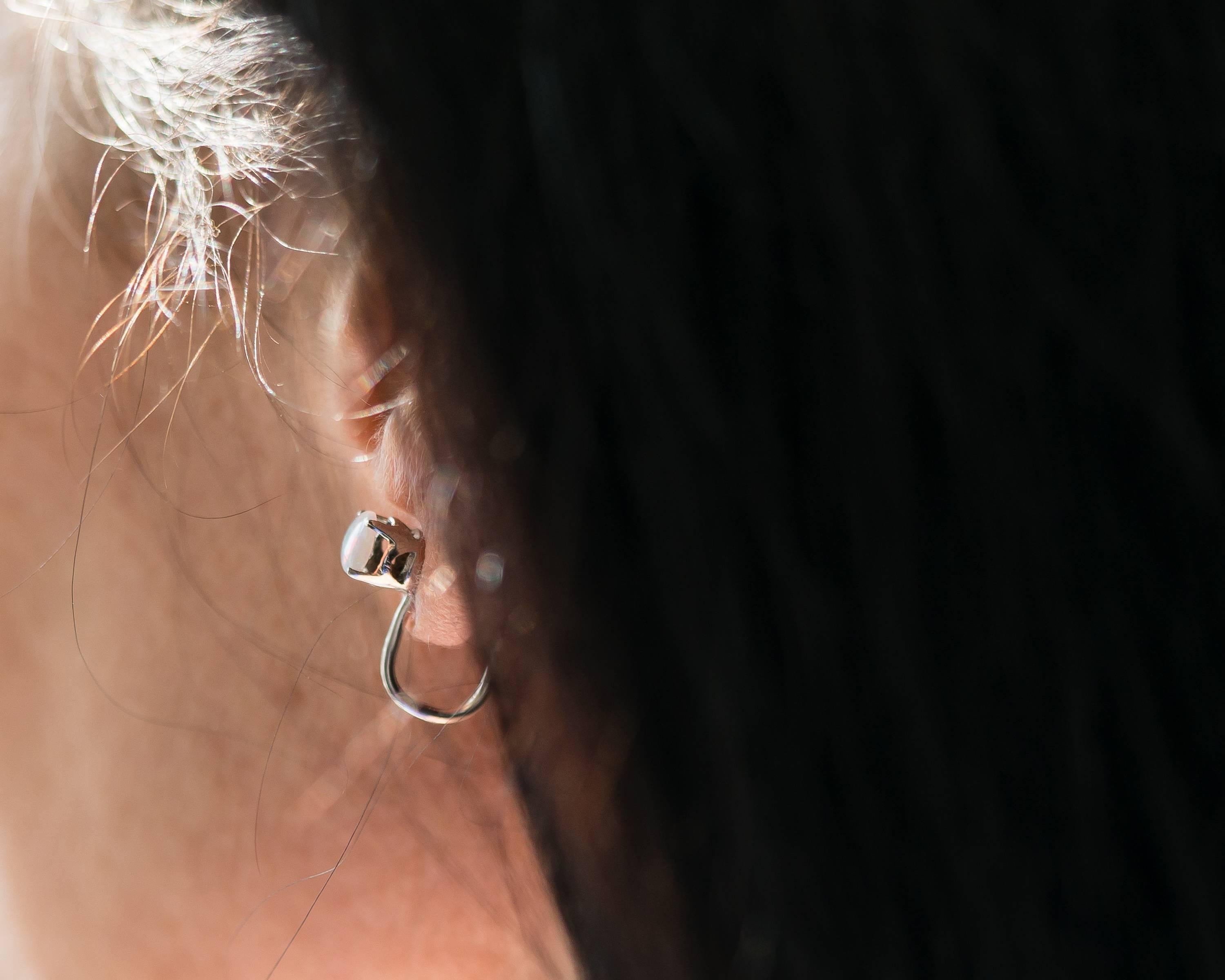 1940s 1.00 Carat Opal and 14K Gold Screw Back Earrings In Good Condition In Hicksville, NY