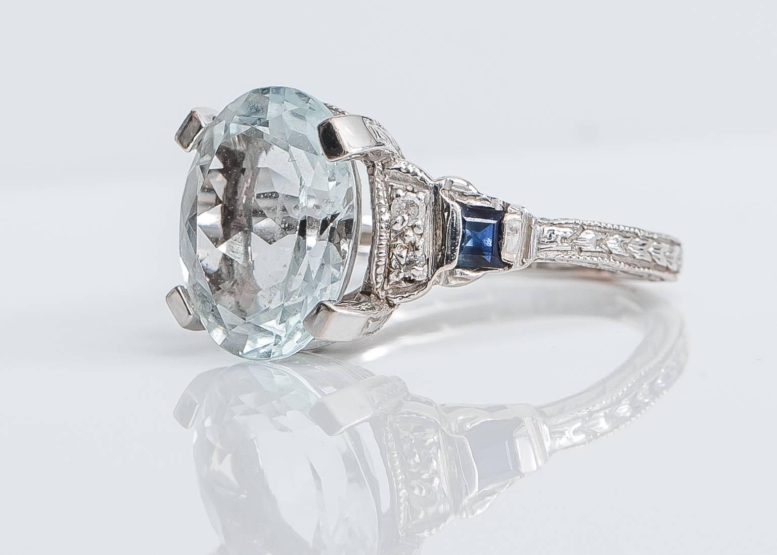 1950s 3 Carat Oval Aquamarine, Diamond and Sapphire 14 Karat Gold Ring In Good Condition In Atlanta, GA