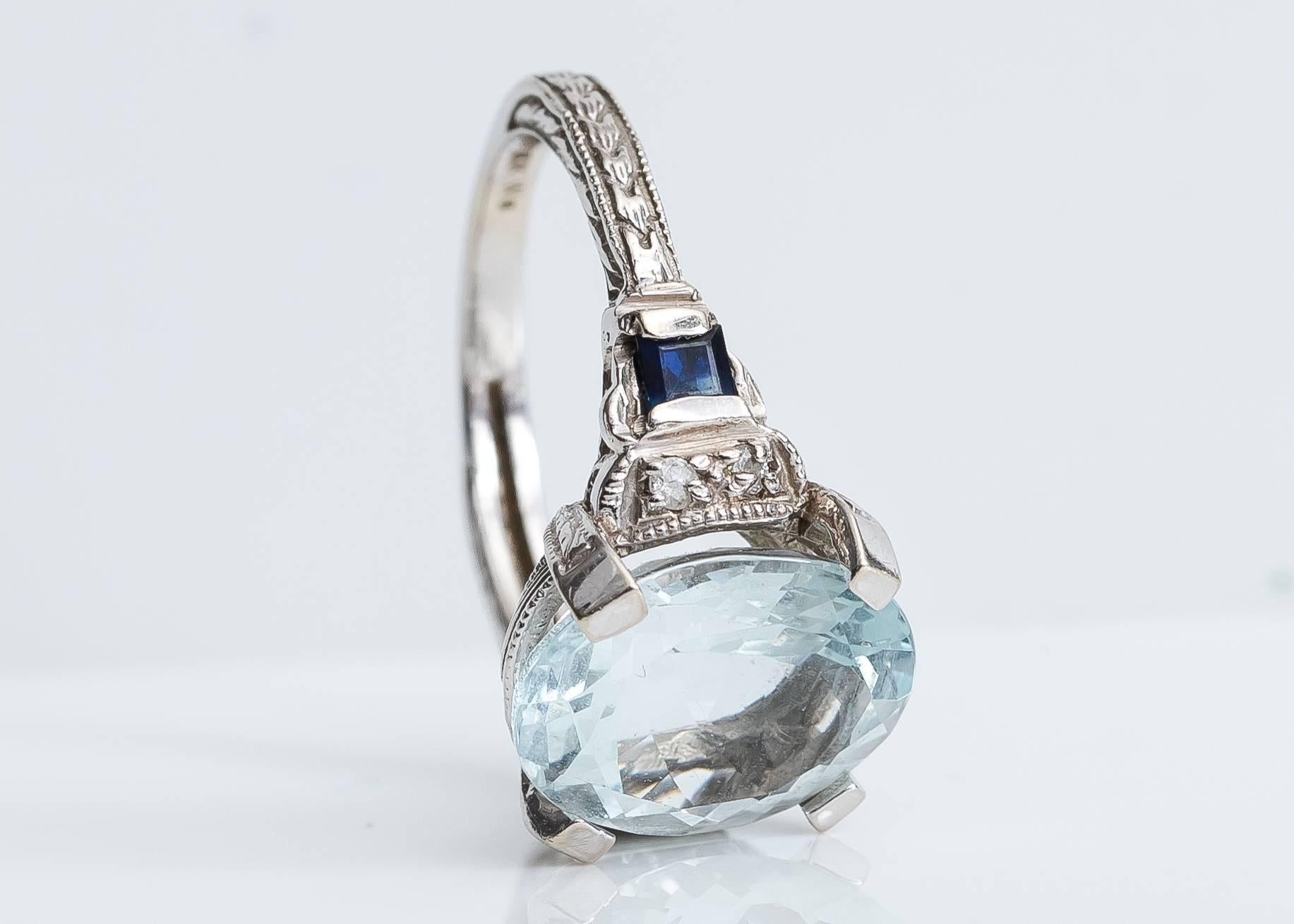Women's 1950s 3 Carat Oval Aquamarine, Diamond and Sapphire 14 Karat Gold Ring