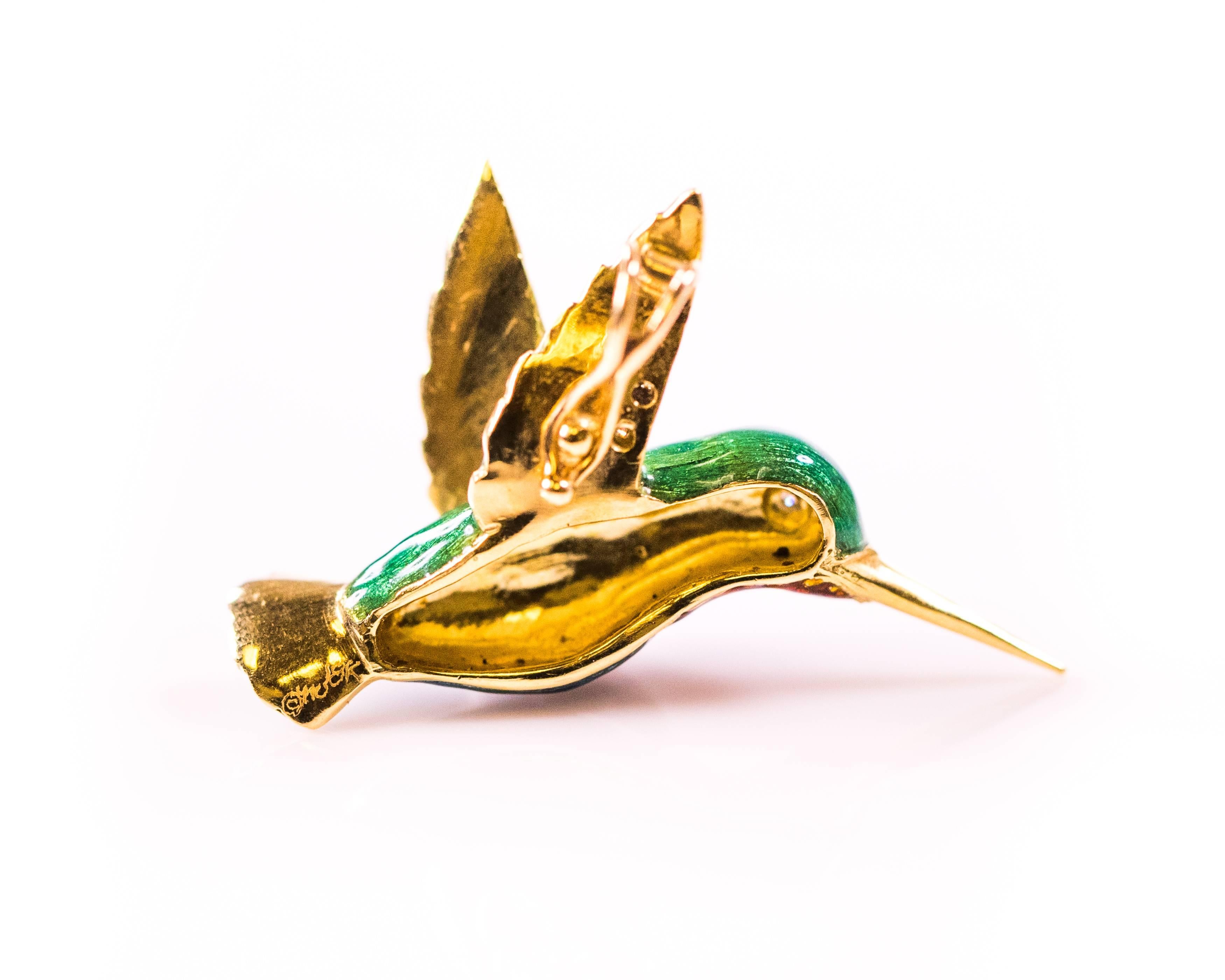 Moderno Ciondolo colibrì in oro giallo 18 carati con diamanti e smalto del 1980 in vendita