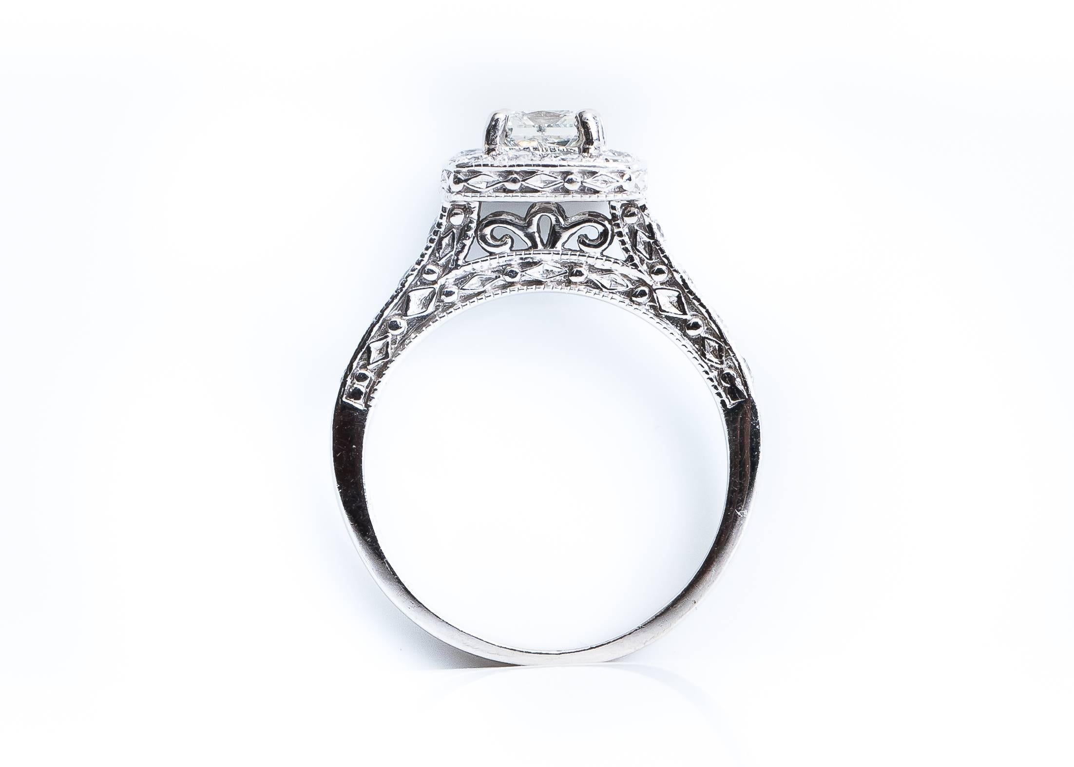 Bague de fiançailles en or blanc 14 carats avec halo de diamants taille princesse de 0,50 carat Neuf - En vente à Atlanta, GA