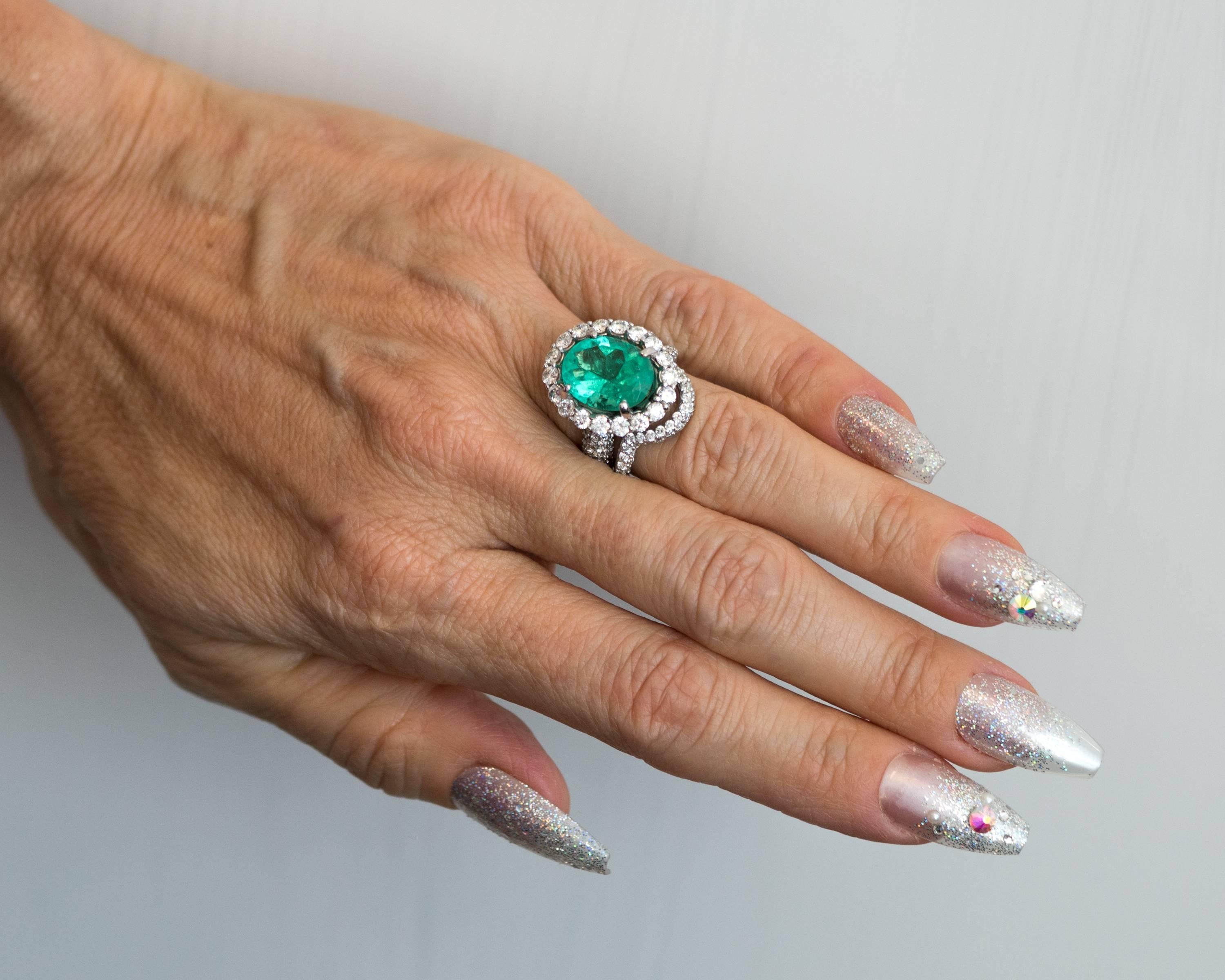 Women's 5 Carat Emerald and Diamond Platinum and 18 Karat Gold Cocktail Wedding Ring Set