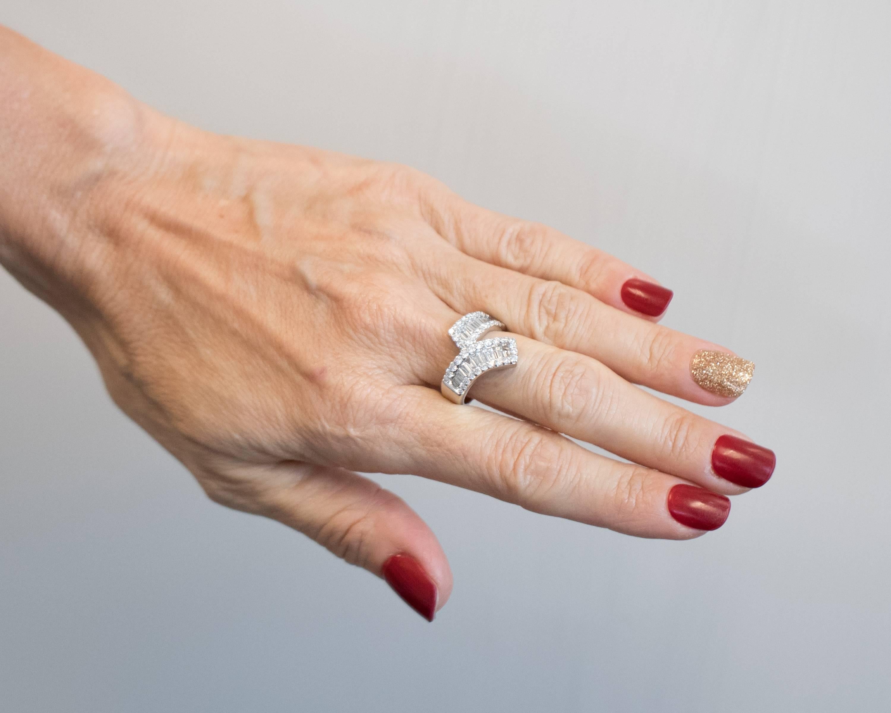 2.50 Carat Diamond and 18 Karat White Gold Wraparound Ring In New Condition In Atlanta, GA